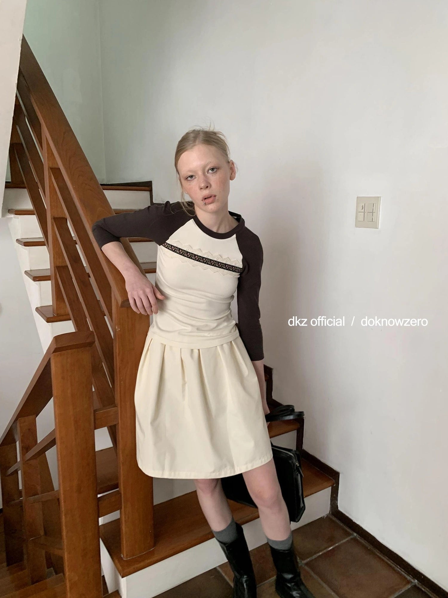 DKZ OFFICIAL Raglan Sleeve Lace Trim Ribbed T-shirt