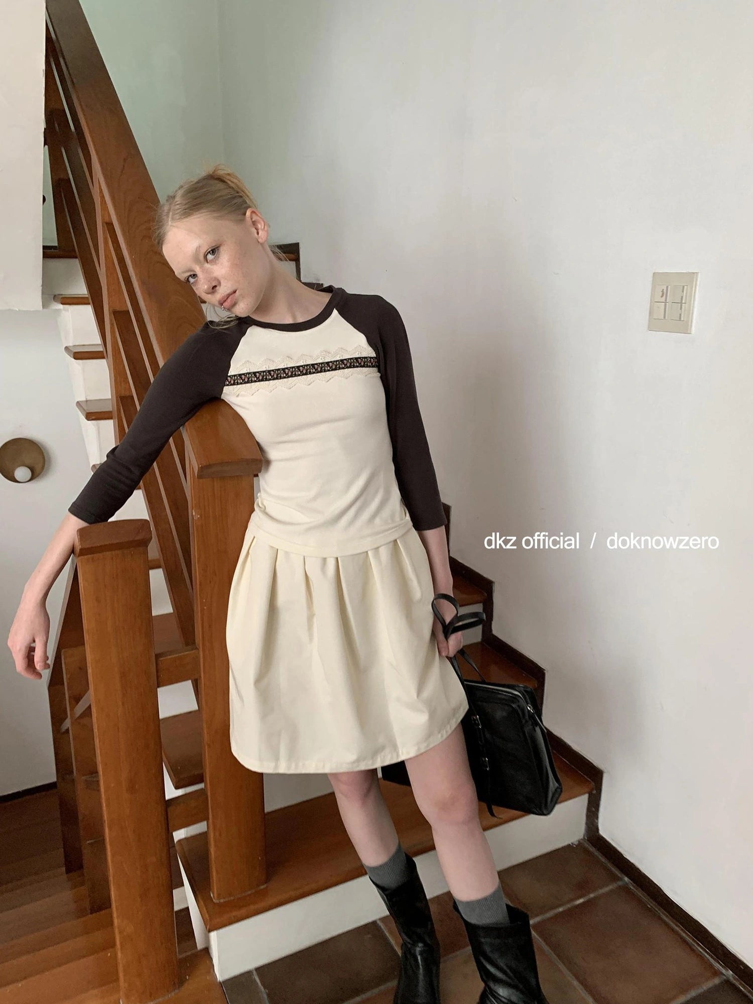 DKZ OFFICIAL Raglan Sleeve Lace Trim Ribbed T-shirt