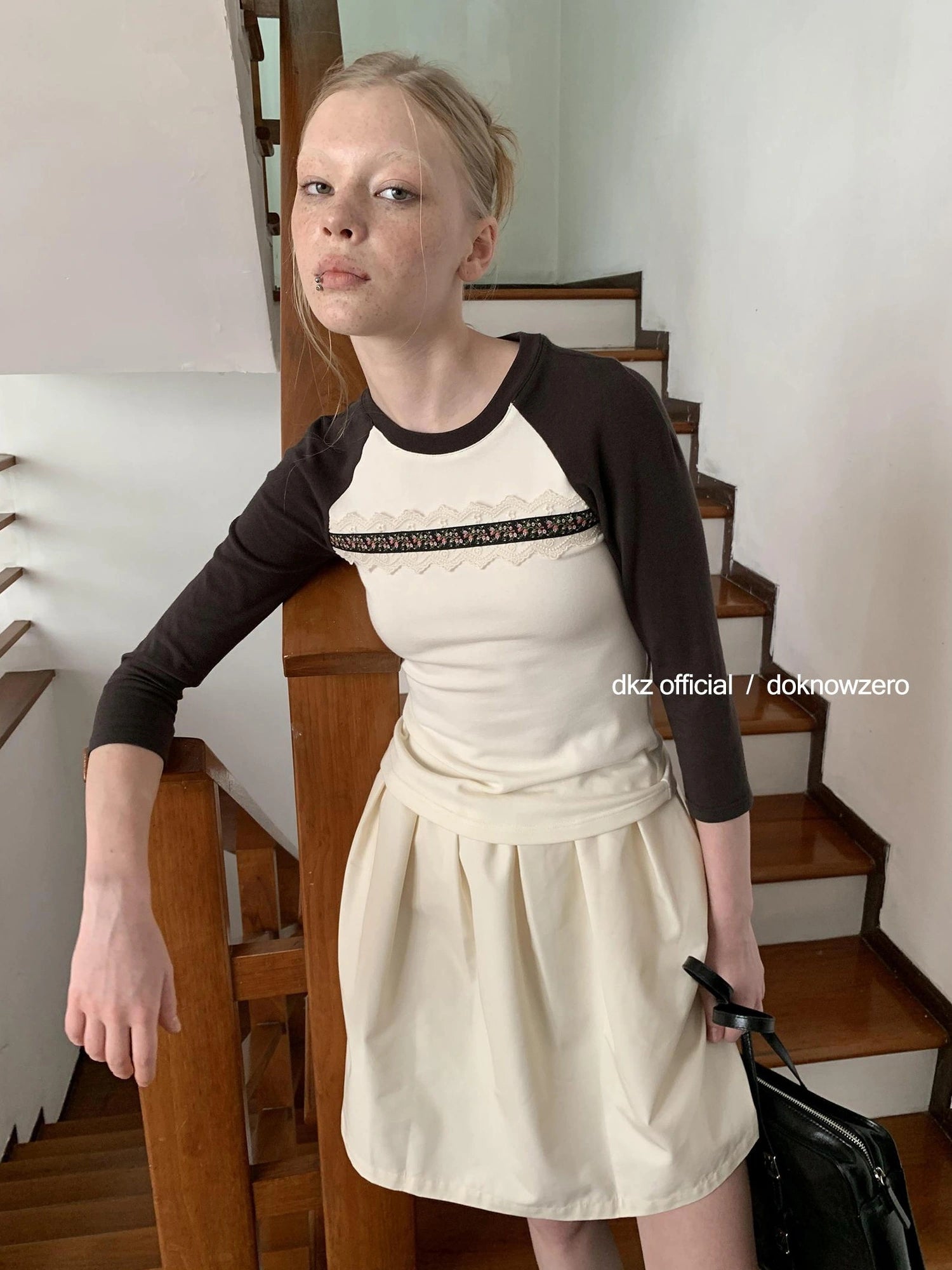 DKZ OFFICIAL Raglan Sleeve Lace Trim Ribbed T-shirt