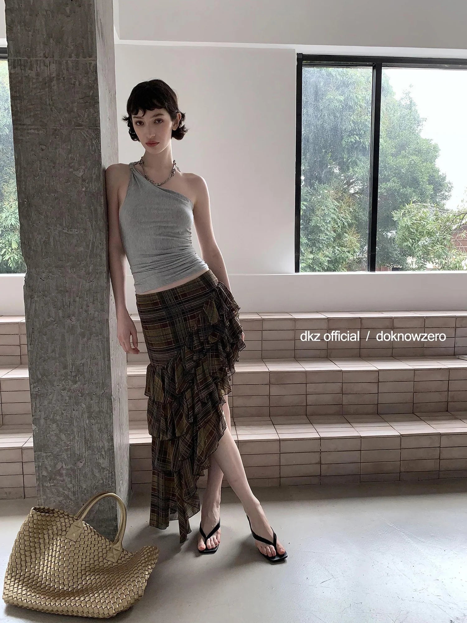 DKZ OFFICIAL Rayon Blend Knotted Halter Top