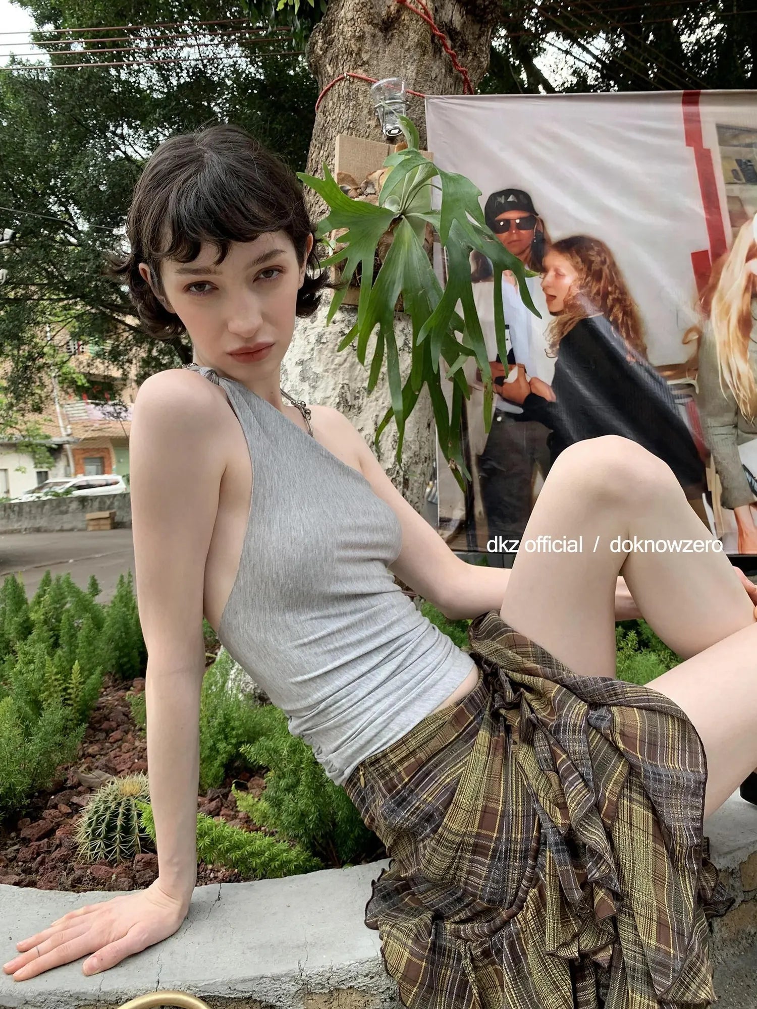 DKZ OFFICIAL Rayon Blend Knotted Halter Top