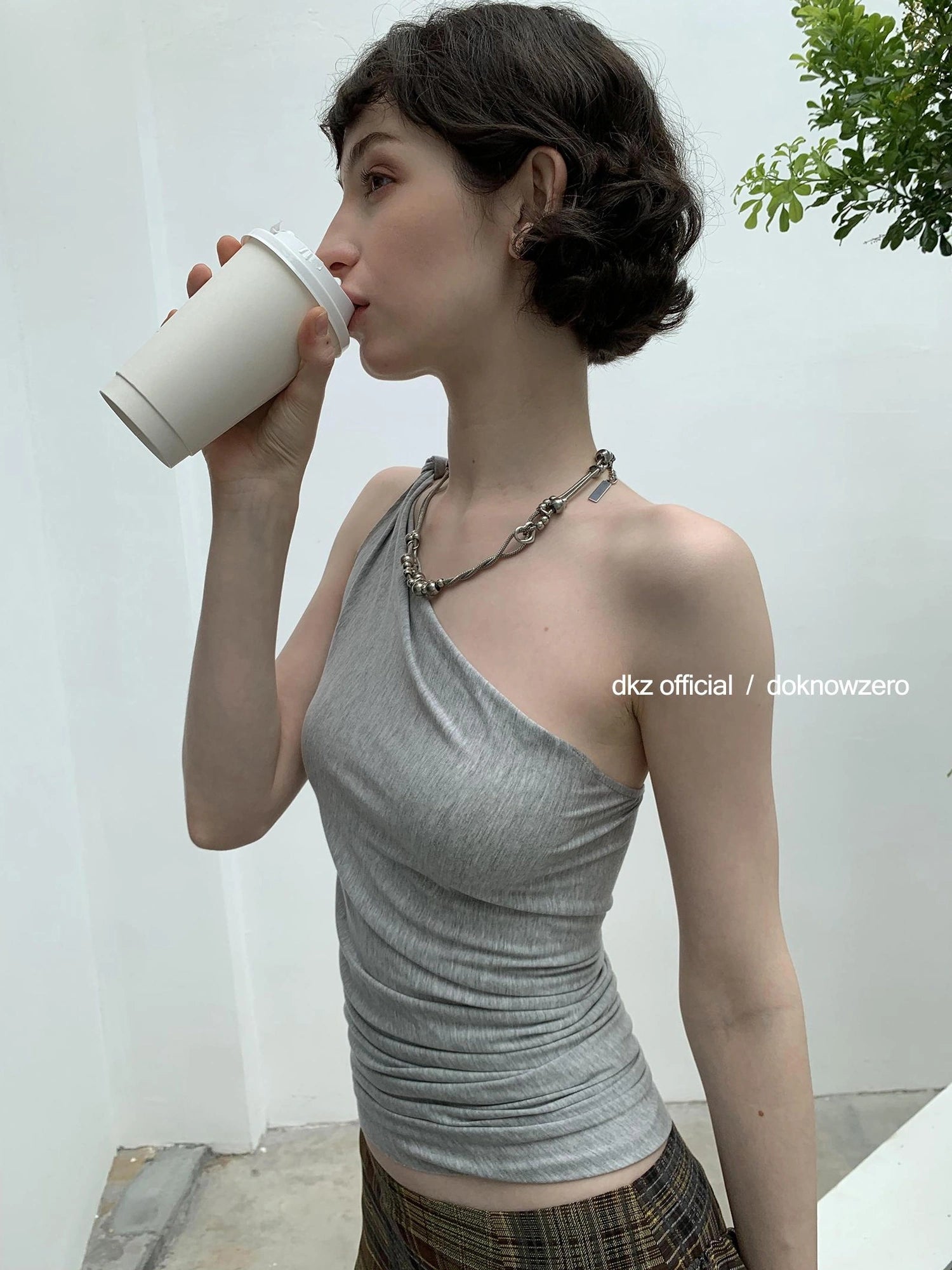 DKZ OFFICIAL Rayon Blend Knotted Halter Top