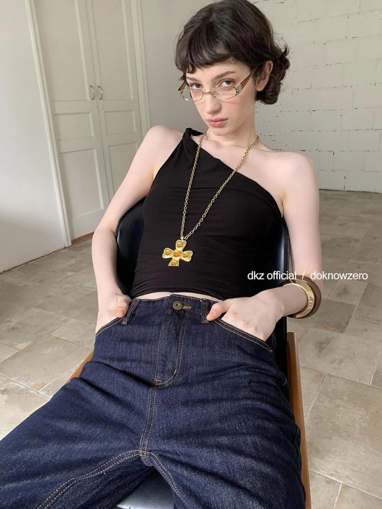 DKZ OFFICIAL Rayon Blend Knotted Halter Top