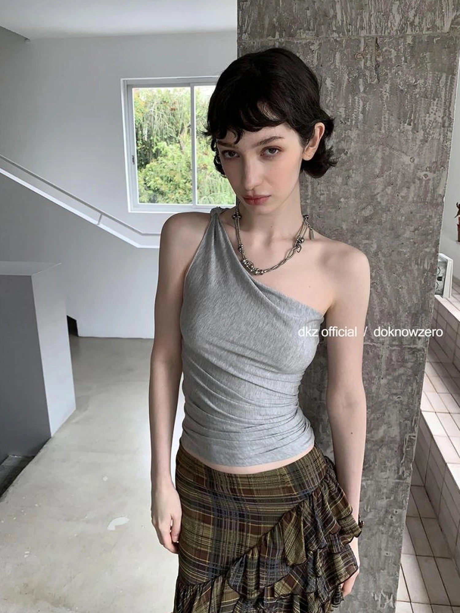 DKZ OFFICIAL Rayon Blend Knotted Halter Top