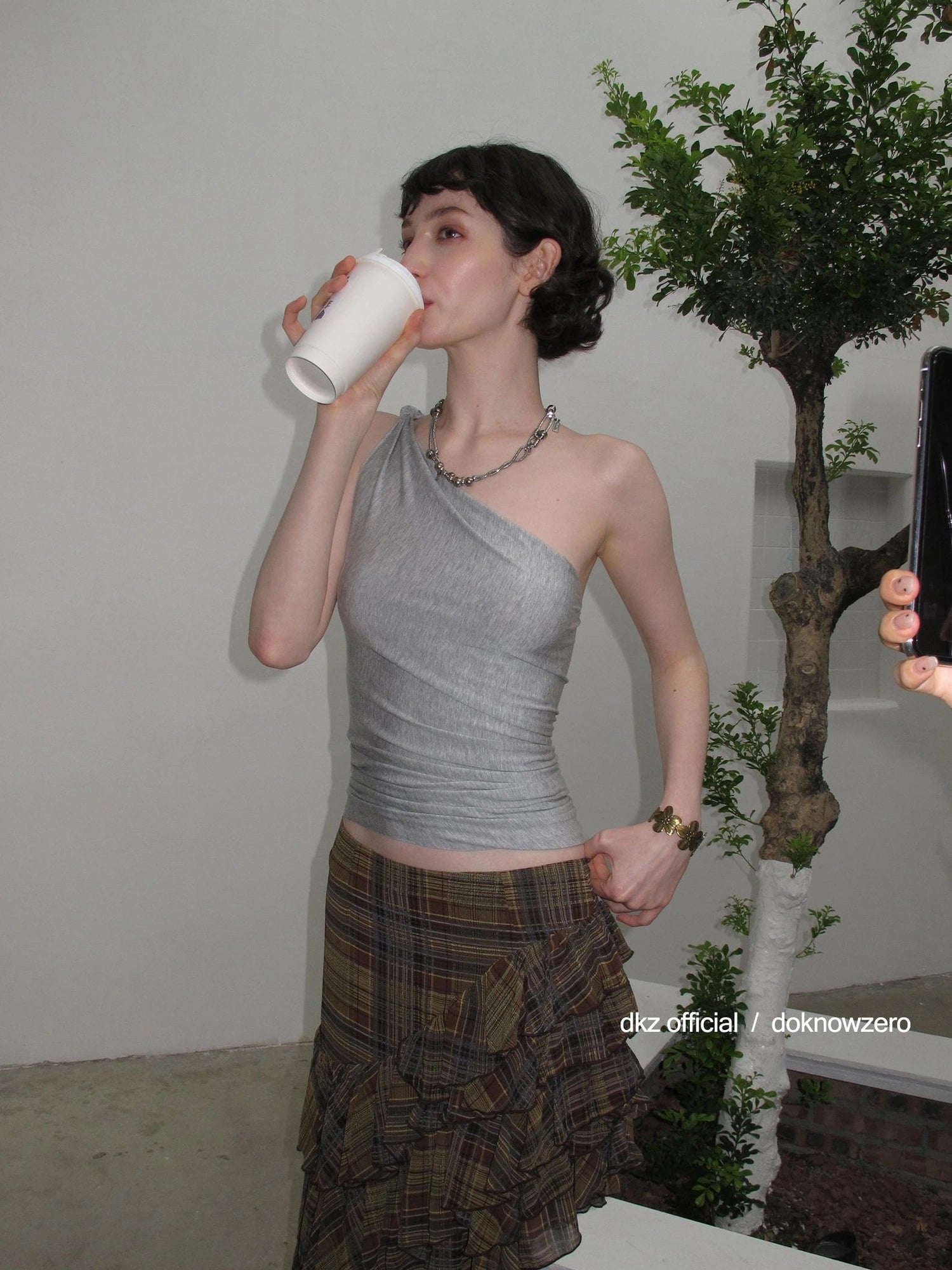 DKZ OFFICIAL Rayon Blend Knotted Halter Top