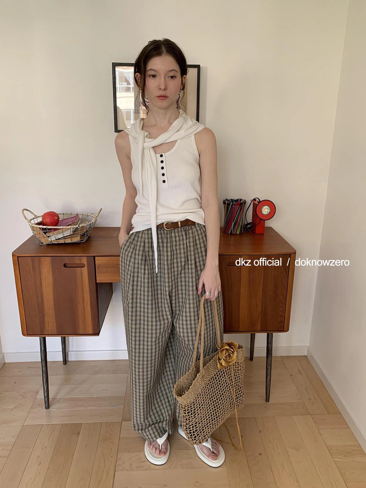 DKZ OFFICIAL Ribbed Knit Henley Vest With Detachable Scarf