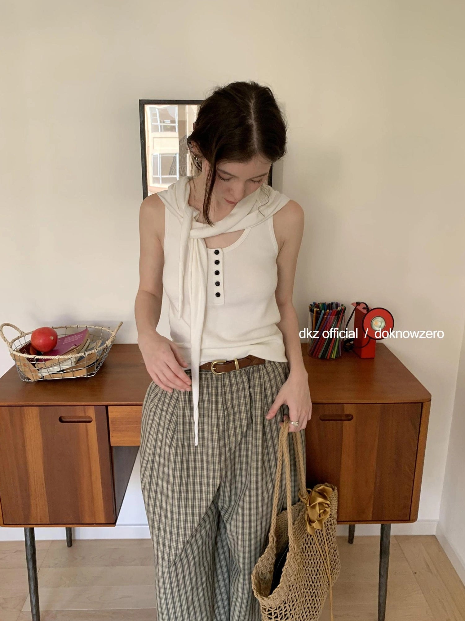 DKZ OFFICIAL Ribbed Knit Henley Vest With Detachable Scarf