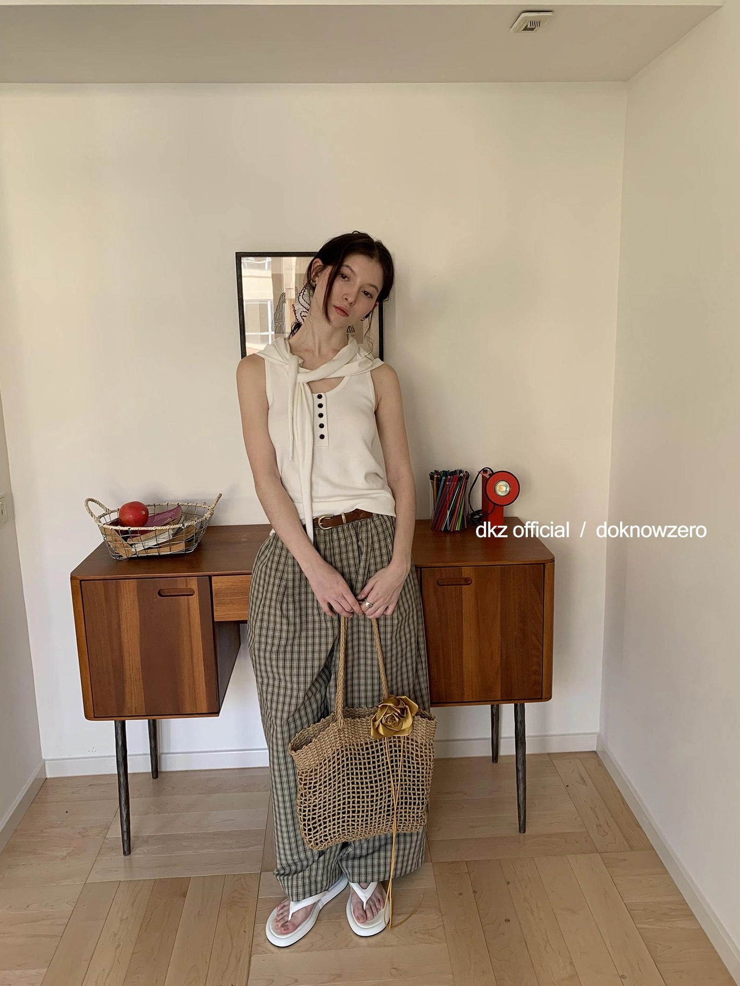 DKZ OFFICIAL Ribbed Knit Henley Vest With Detachable Scarf