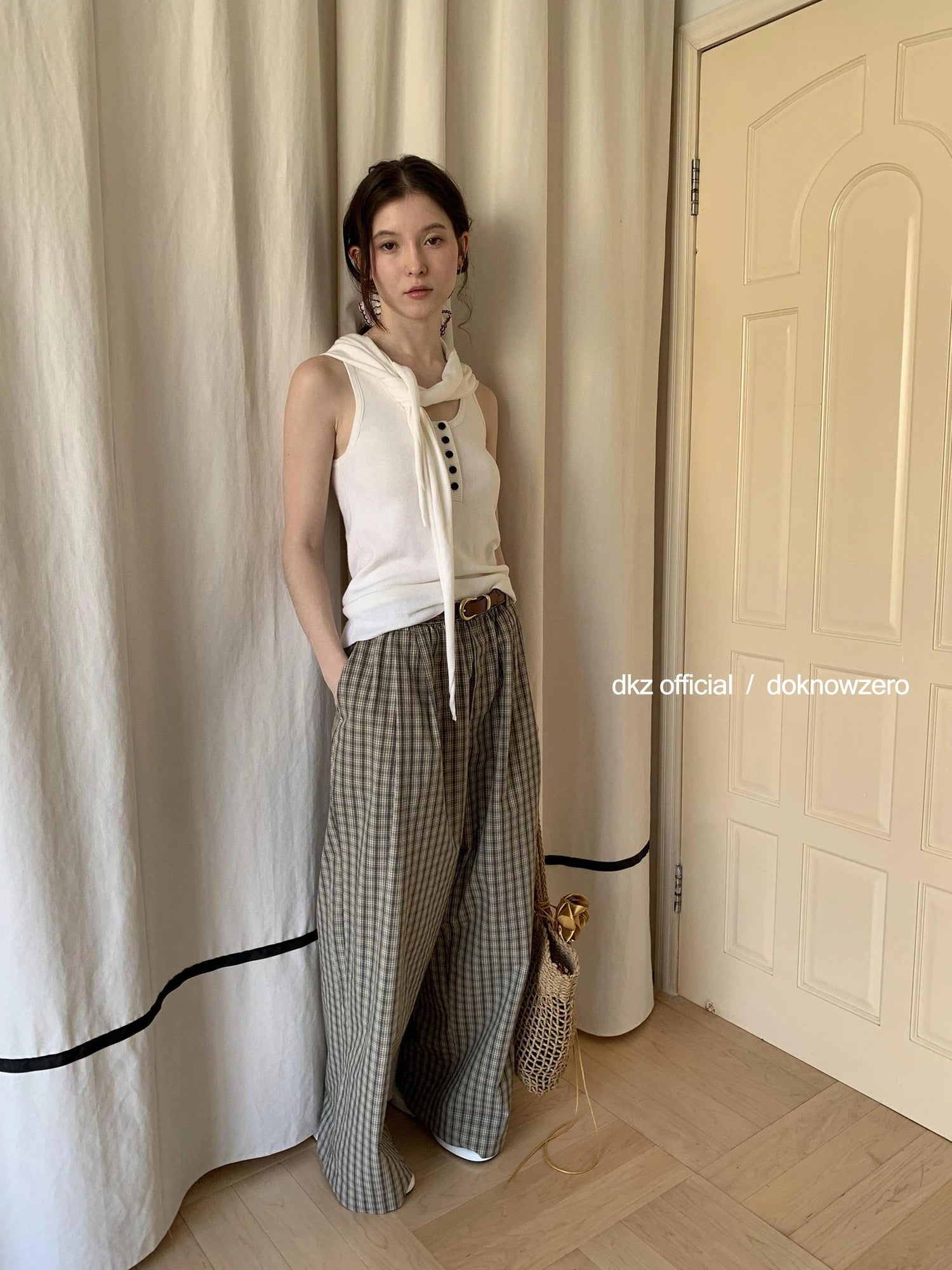 DKZ OFFICIAL Ribbed Knit Henley Vest With Detachable Scarf