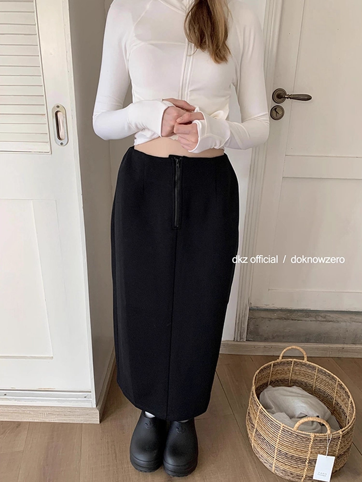 DKZ_OFFICIAL_Straight_Black_Midi_Skirt_For_Women_In_Cotton_Blend_MISSTT