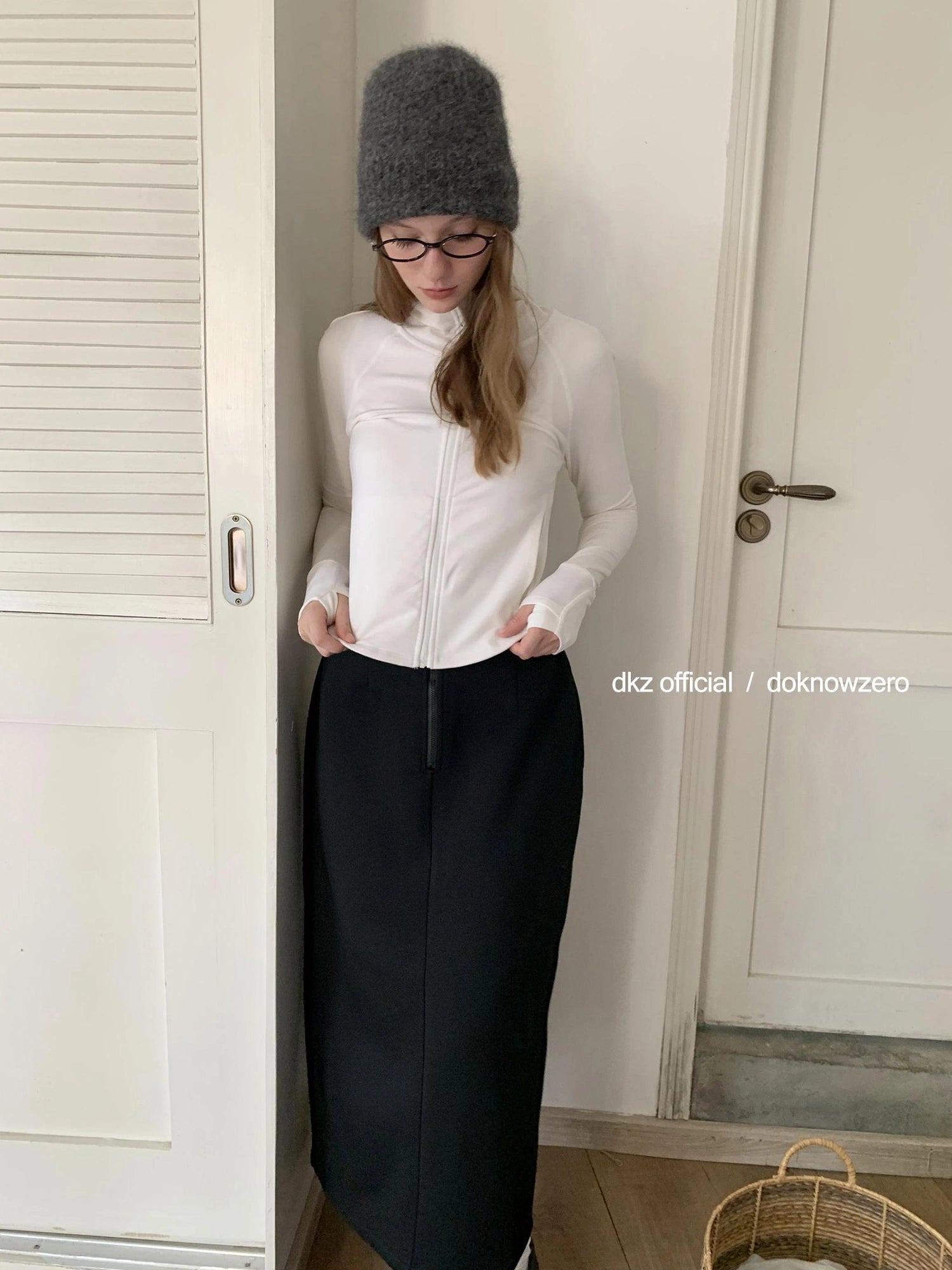 DKZ OFFICIAL Straight Black Midi Skirt For Women In Cotton Blend