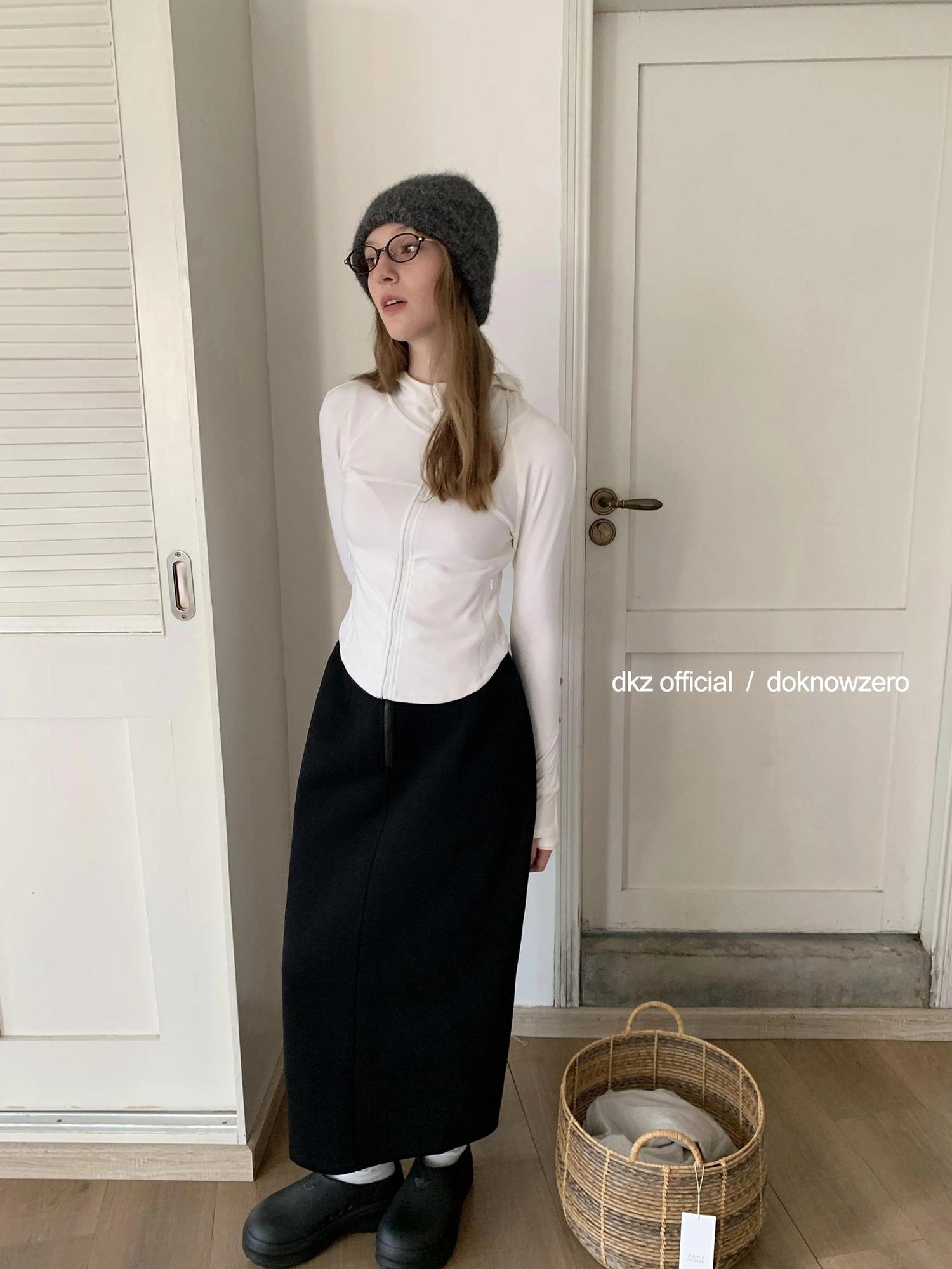 DKZ OFFICIAL Straight Black Midi Skirt For Women In Cotton Blend