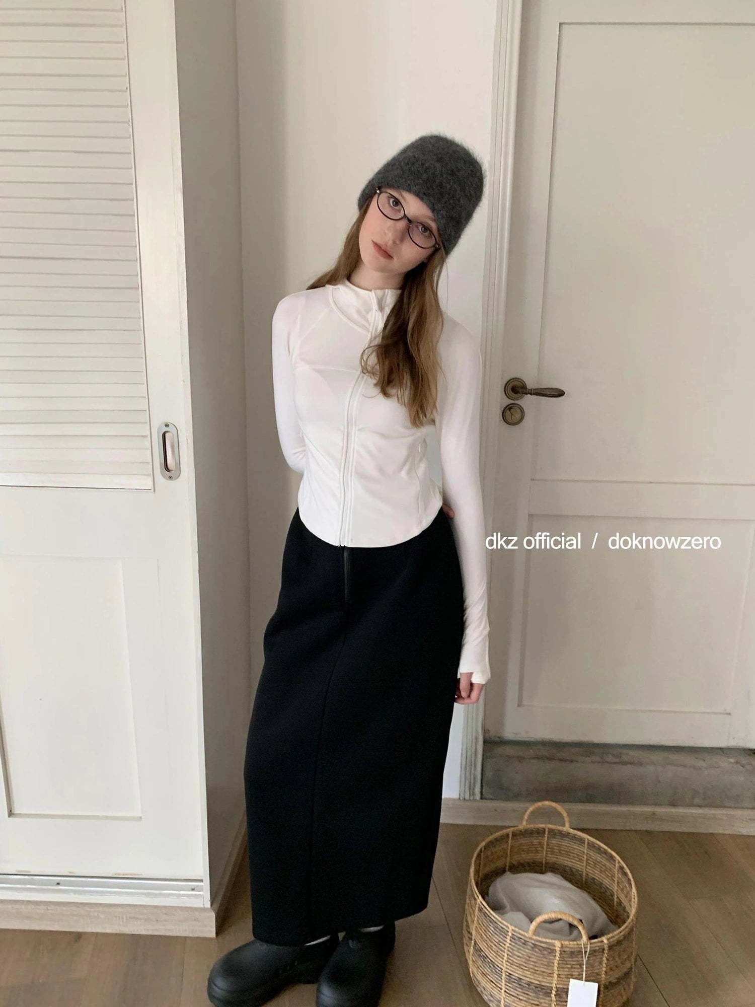 DKZ OFFICIAL Straight Black Midi Skirt For Women In Cotton Blend