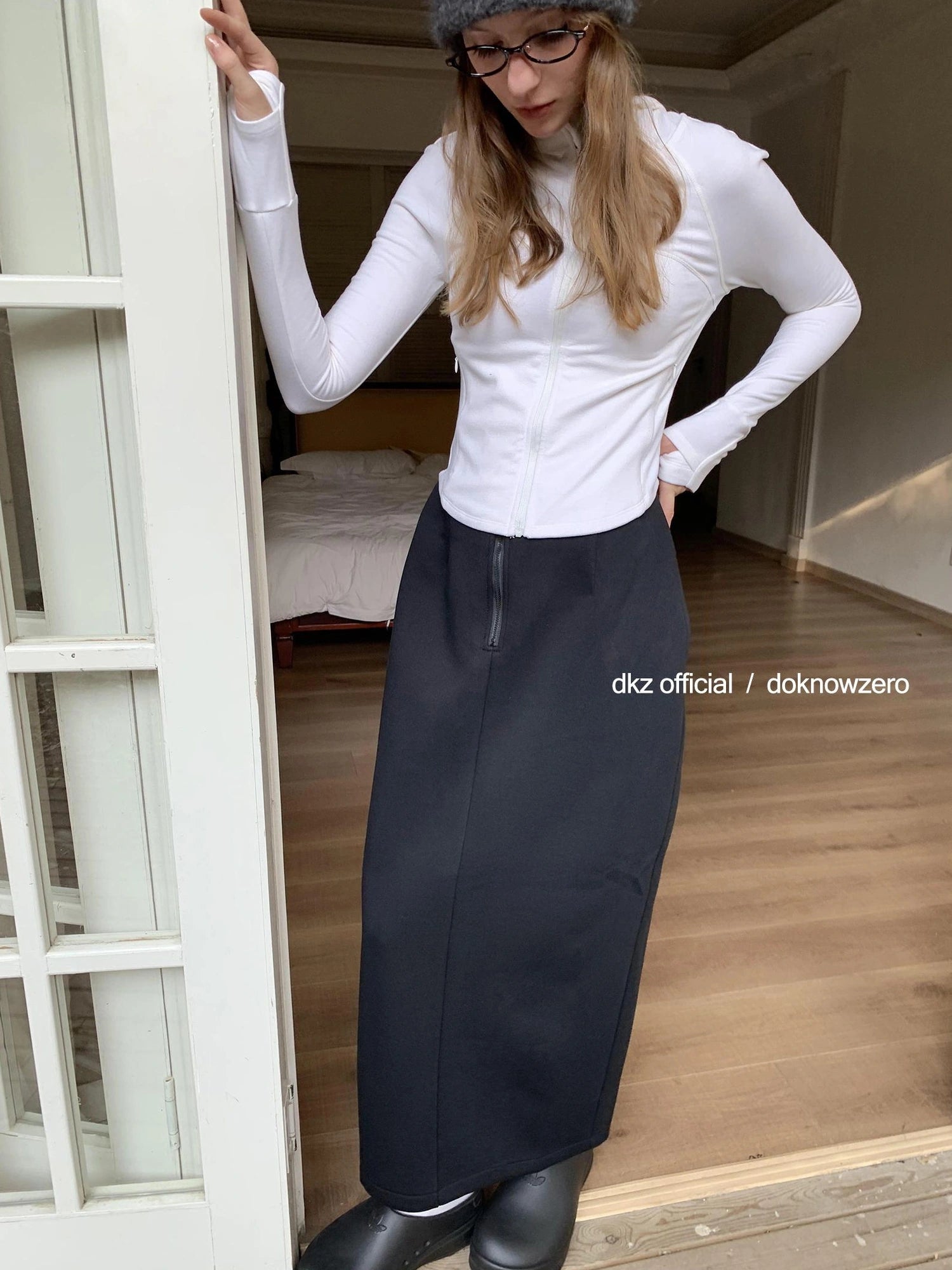 DKZ OFFICIAL Straight Black Midi Skirt For Women In Cotton Blend