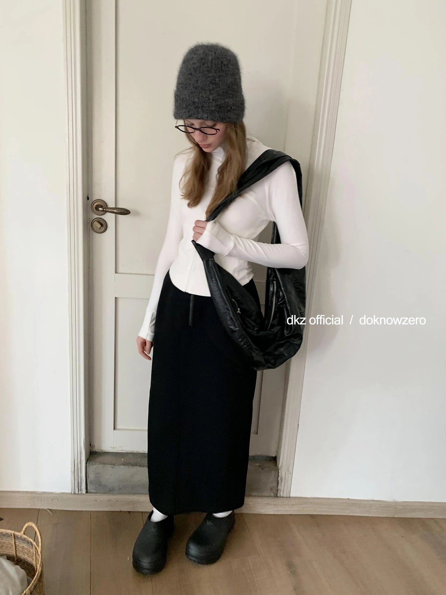 DKZ OFFICIAL Straight Black Midi Skirt For Women In Cotton Blend