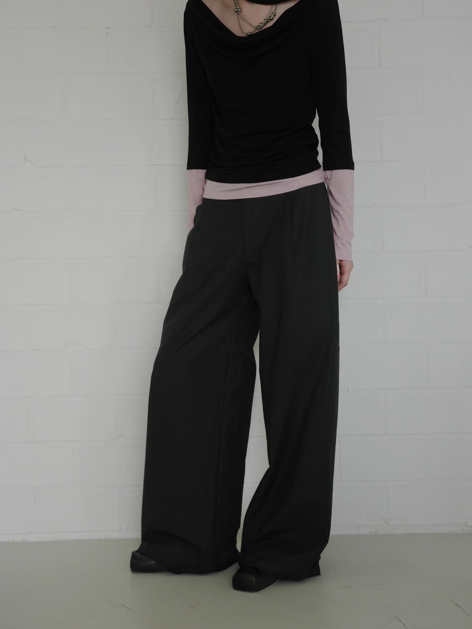 DKZ_OFFICIAL_Straight_Leg_Black_Trousers_For_Women_MISSTT