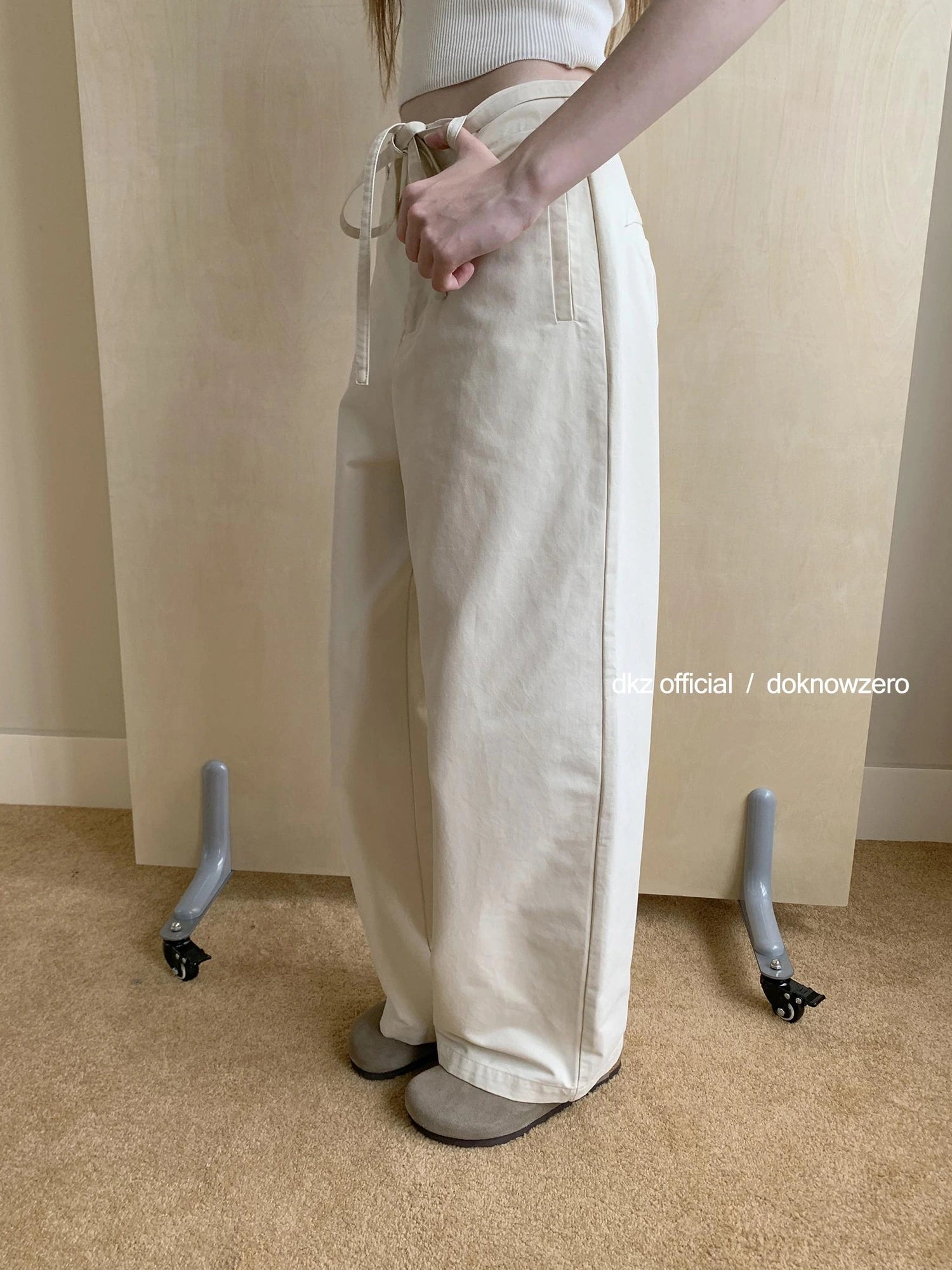 DKZ OFFICIAL Straight Leg Trousers In Apricot
