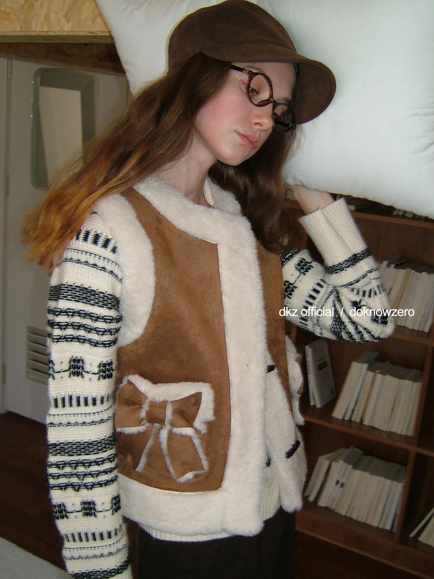 DKZ OFFICIAL Suede Shearling Bow Tie Vest