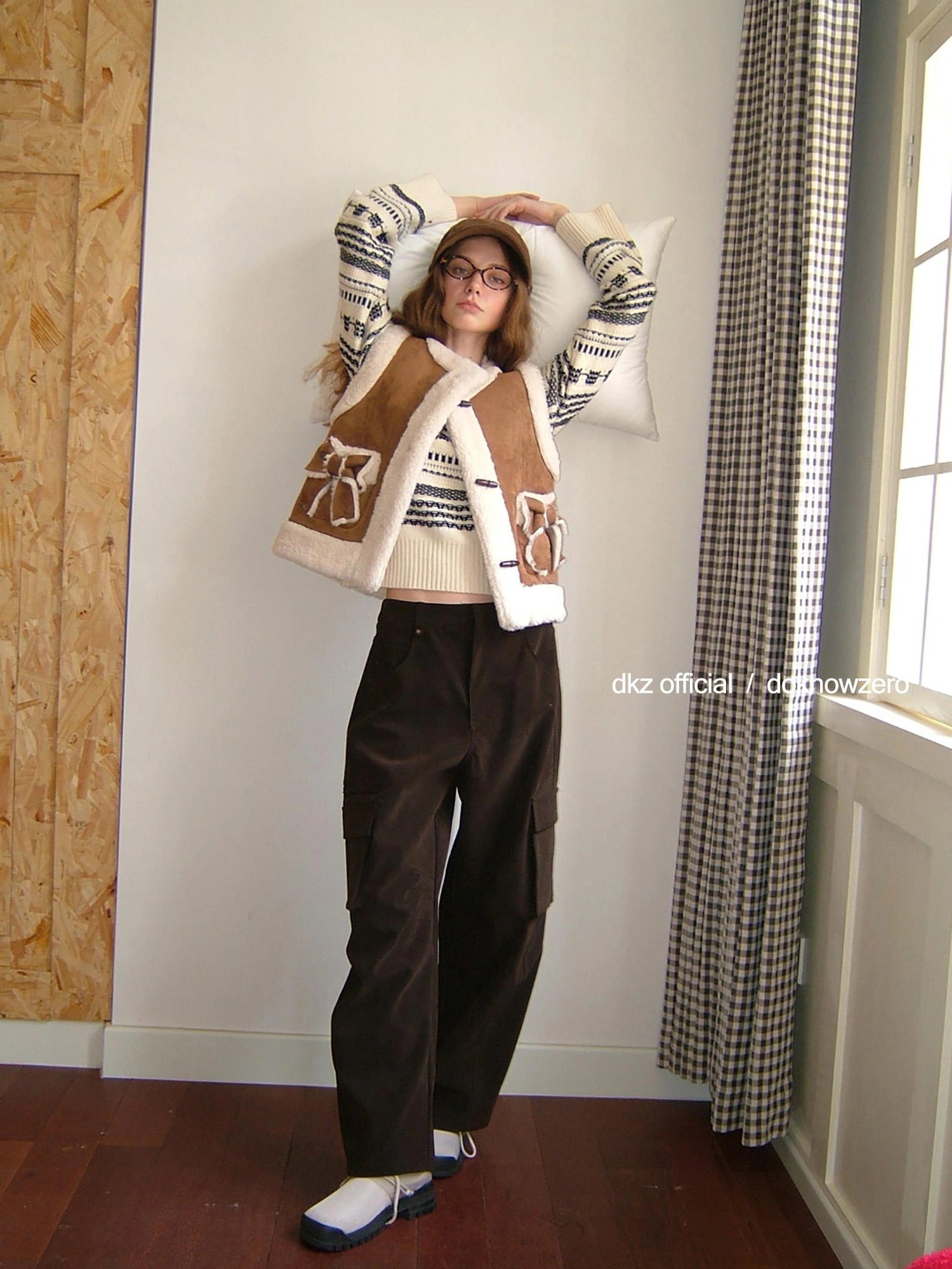 DKZ OFFICIAL Suede Shearling Bow Tie Vest