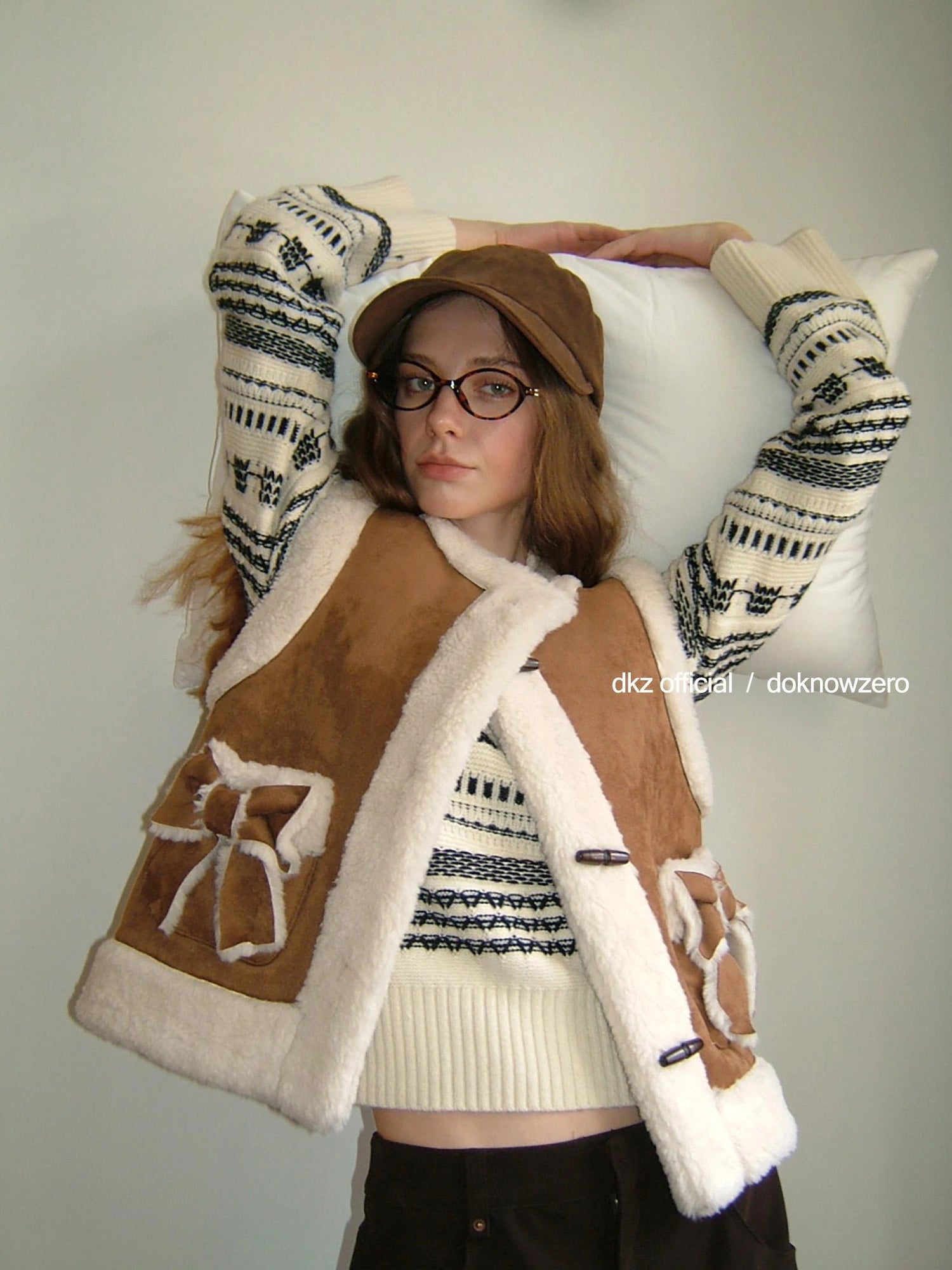 DKZ OFFICIAL Suede Shearling Bow Tie Vest