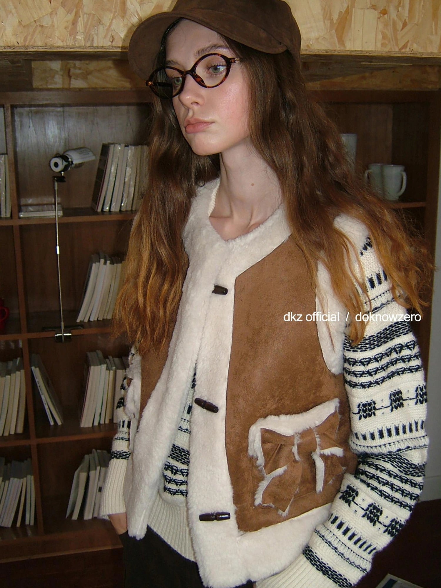 DKZ OFFICIAL Suede Shearling Bow Tie Vest