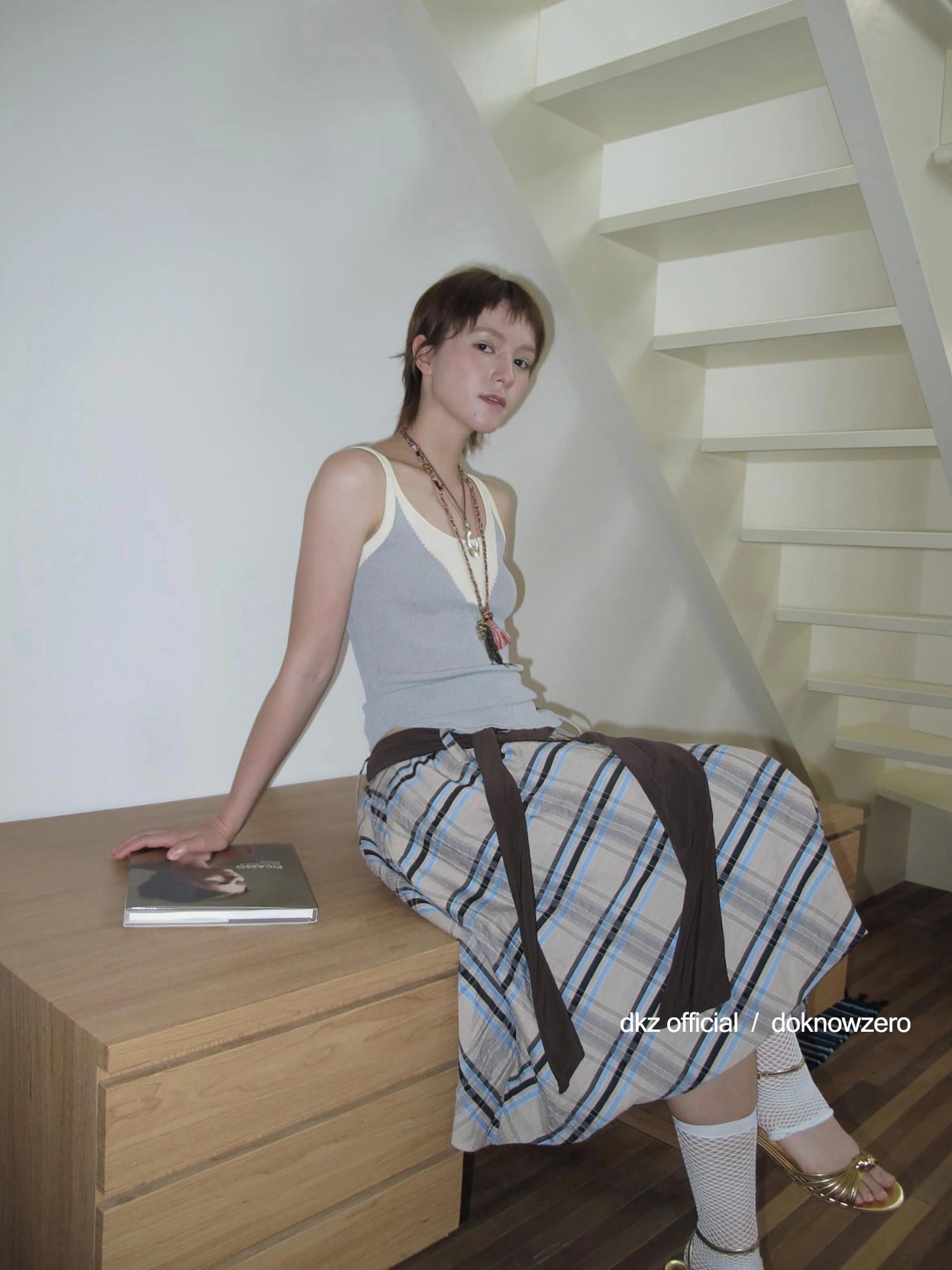 DKZ OFFICIAL Summer Knit Sleeveless Top With Contrast Trim