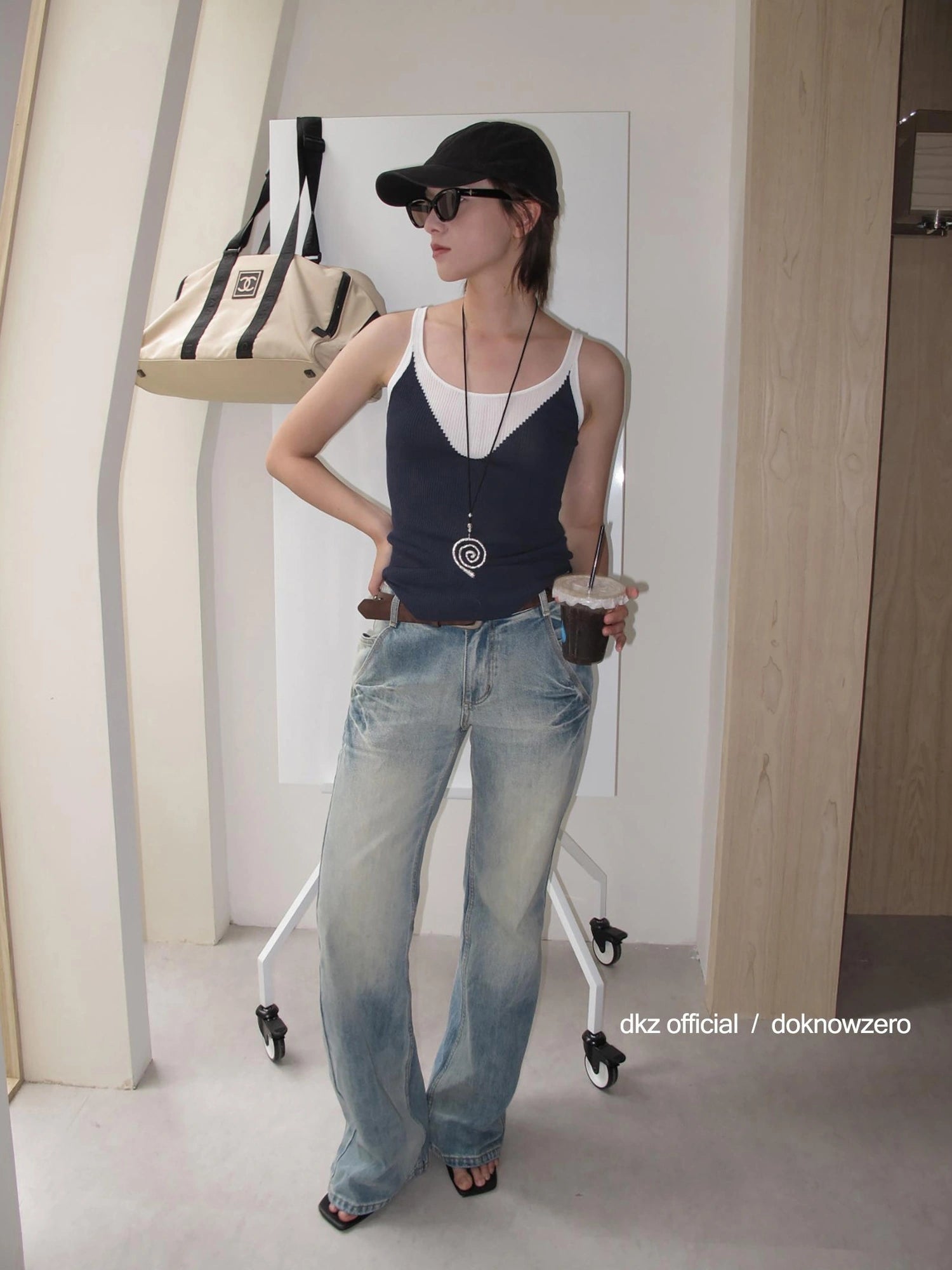 DKZ OFFICIAL Summer Knit Sleeveless Top With Contrast Trim