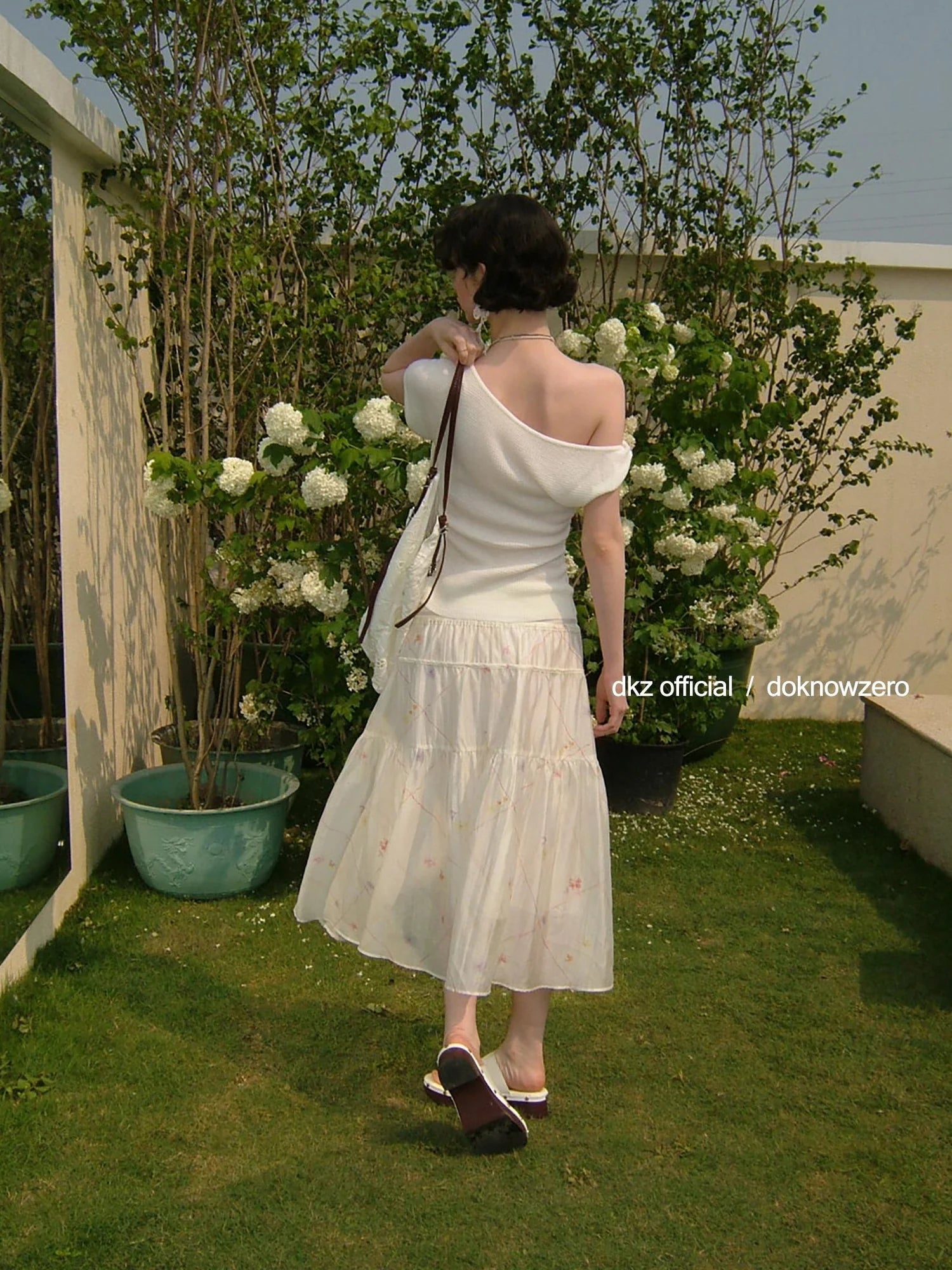 DKZ OFFICIAL Twisted Off Shoulder Knit Crop Top