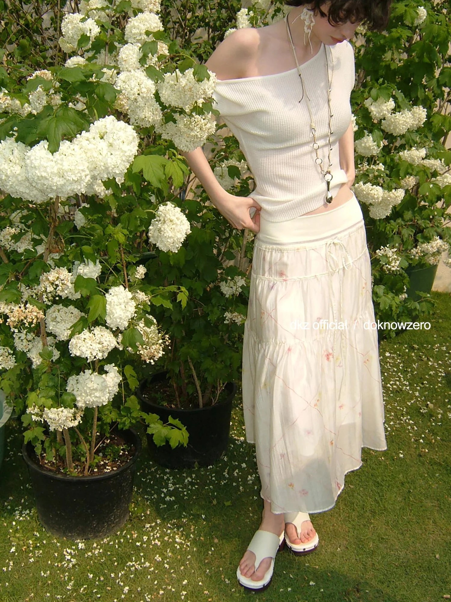 DKZ OFFICIAL Twisted Off Shoulder Knit Crop Top