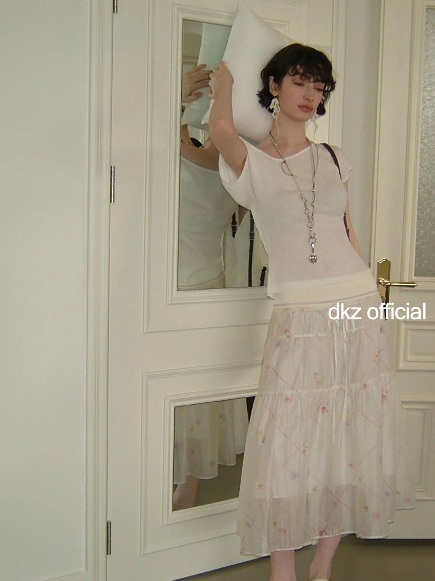 DKZ OFFICIAL Twisted Off Shoulder Knit Crop Top