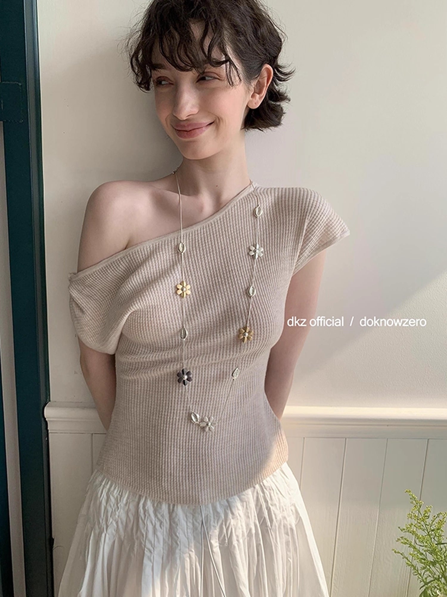 DKZ_OFFICIAL_Twisted_Off_Shoulder_Knit_Crop_Top_MISSTT