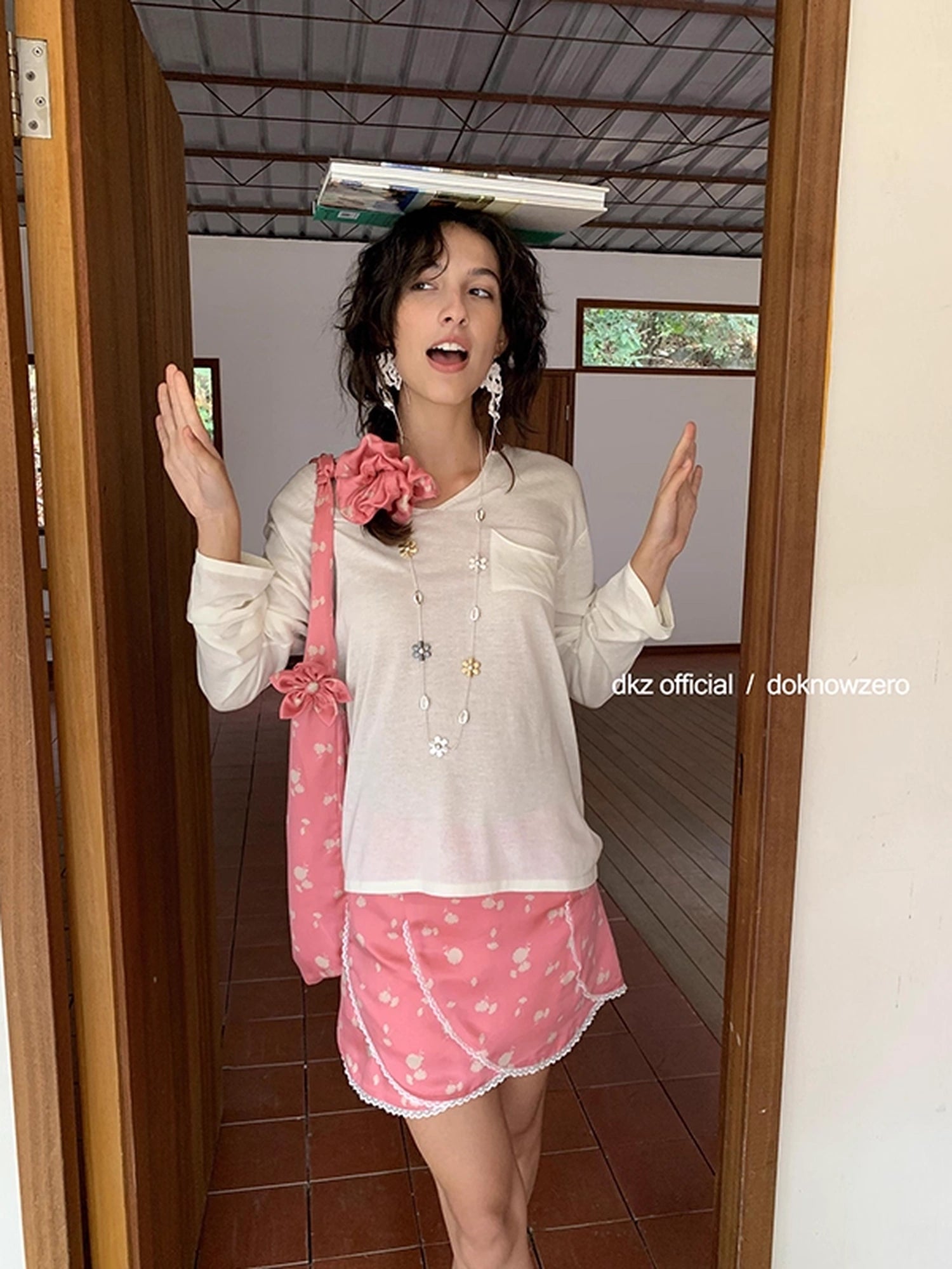 DKZ_OFFICIAL_V-Neck_Acrylic_Blend_Knit_Long_Sleeve_Top_MISSTT