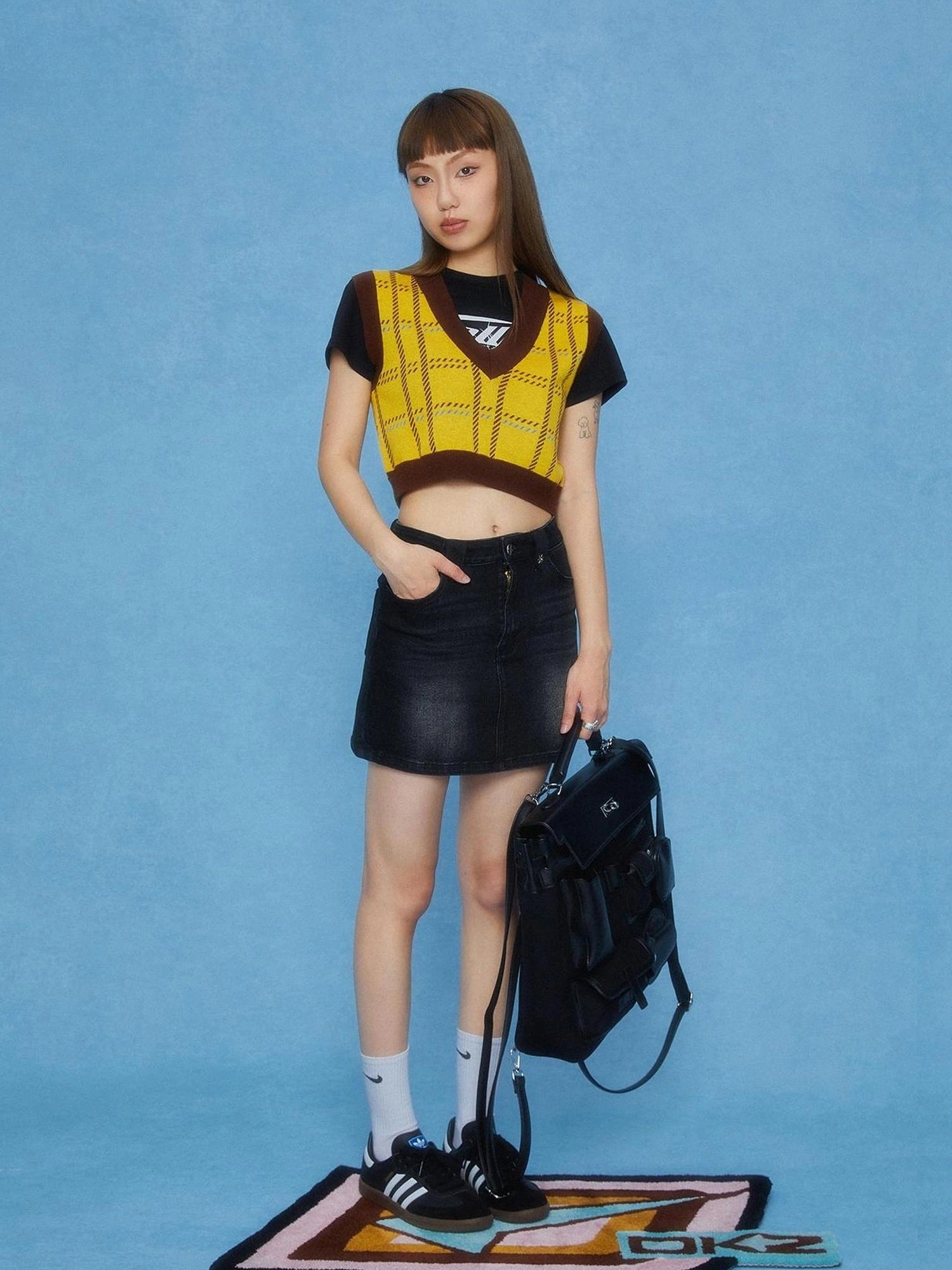 DKZ OFFICIAL V-Neck Checkered Cropped Tank Top