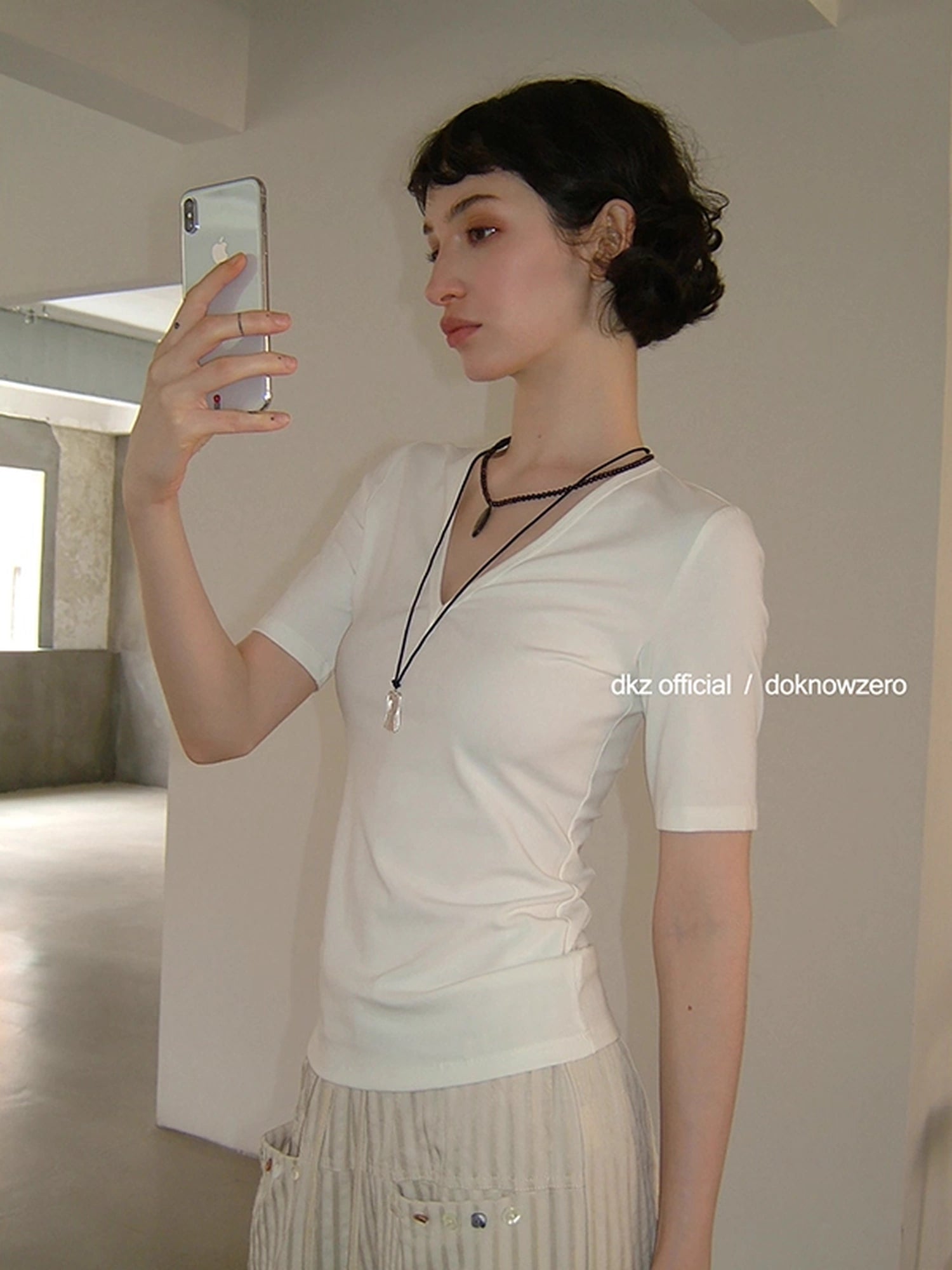 DKZ_OFFICIAL_V-Neck_Solid_Basic_Mid-Sleeve_T-Shirt_For_Women_MISSTT