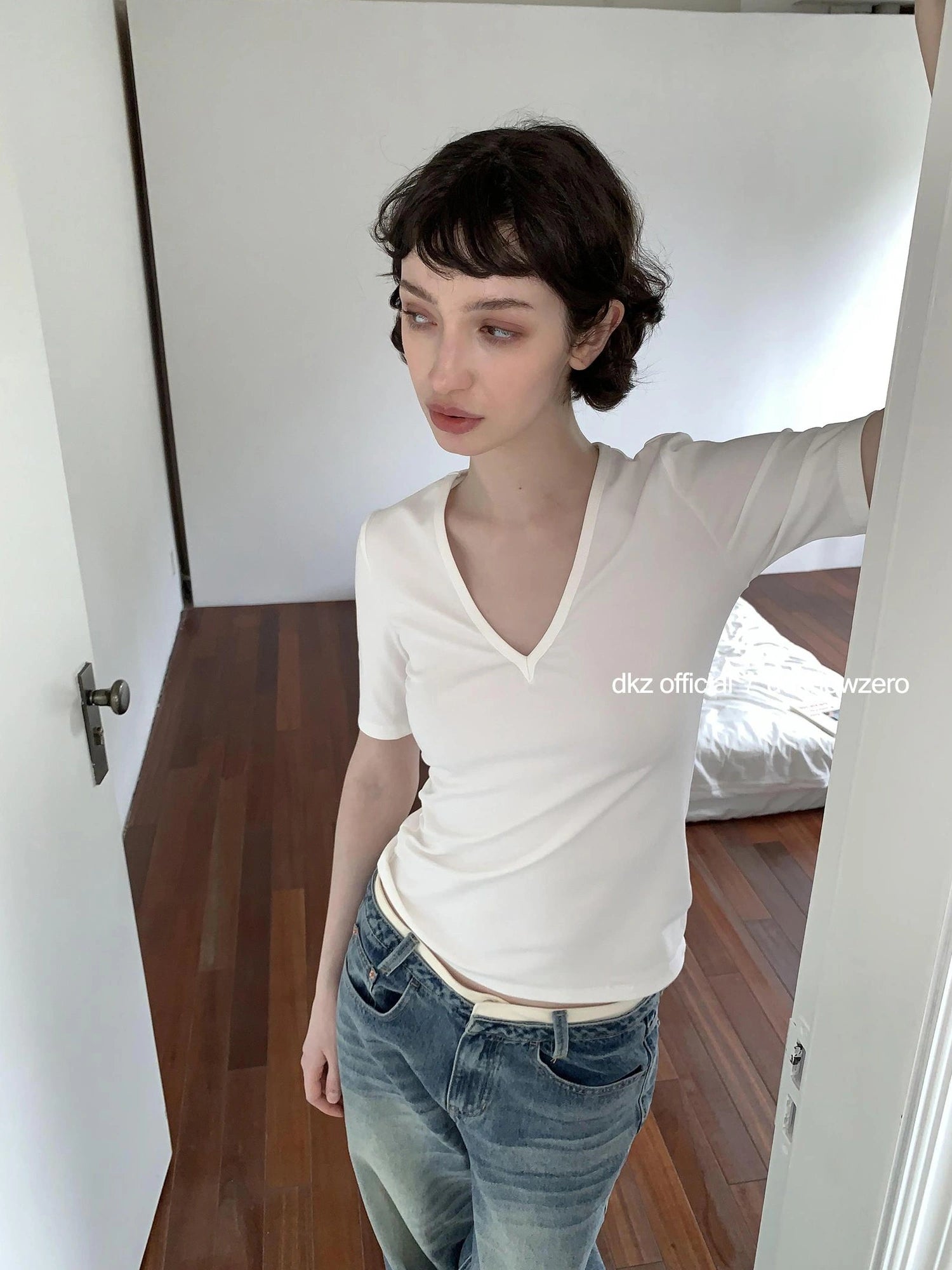 DKZ OFFICIAL V-Neck Solid Basic Mid-Sleeve T-Shirt For Women