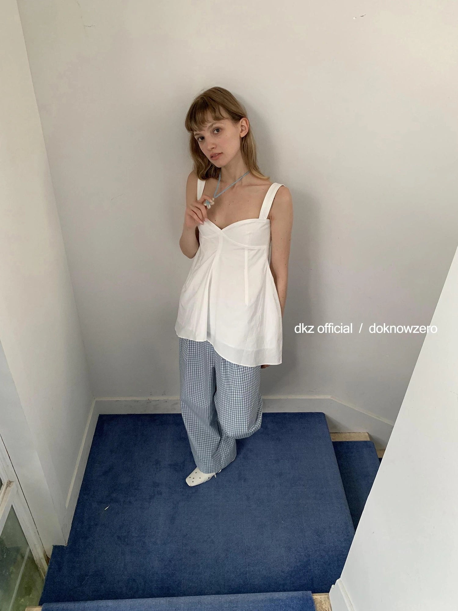 DKZ OFFICIAL V-neck Camisole Floral Bud Top