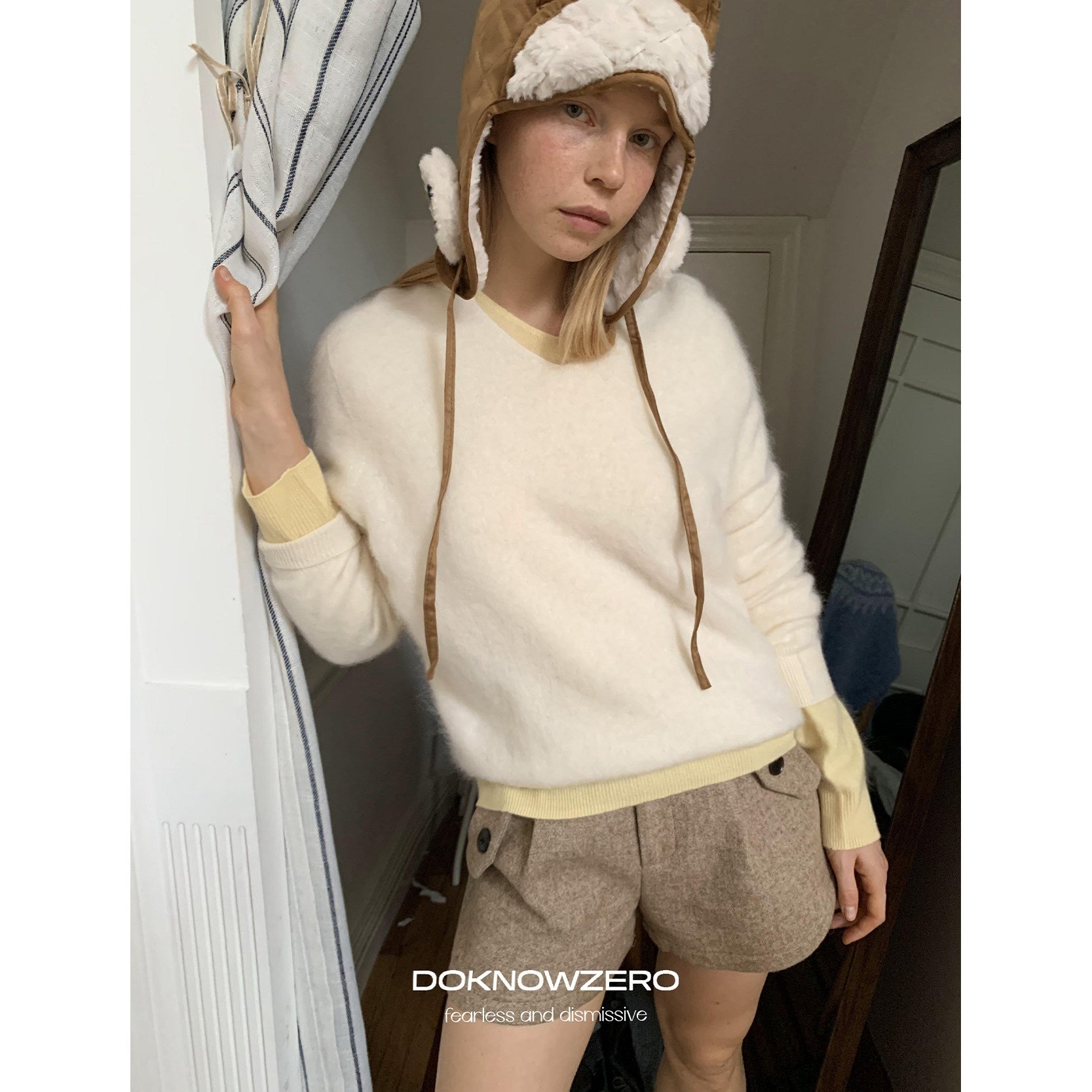DKZ_OFFICIAL_V-neck_Oversized_Solid_Pullover_Women&