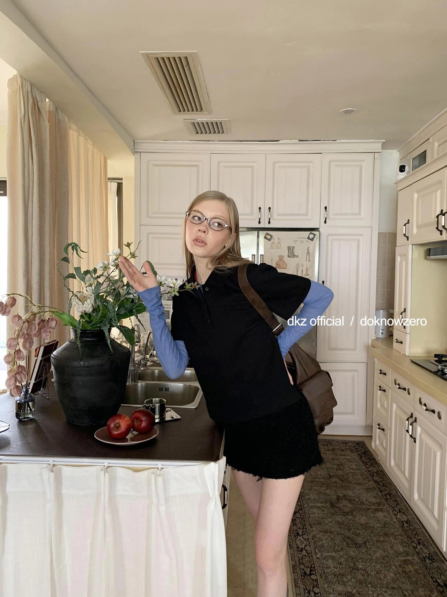 DKZ OFFICIAL Vintage Black Polo Collar T-shirt For Women