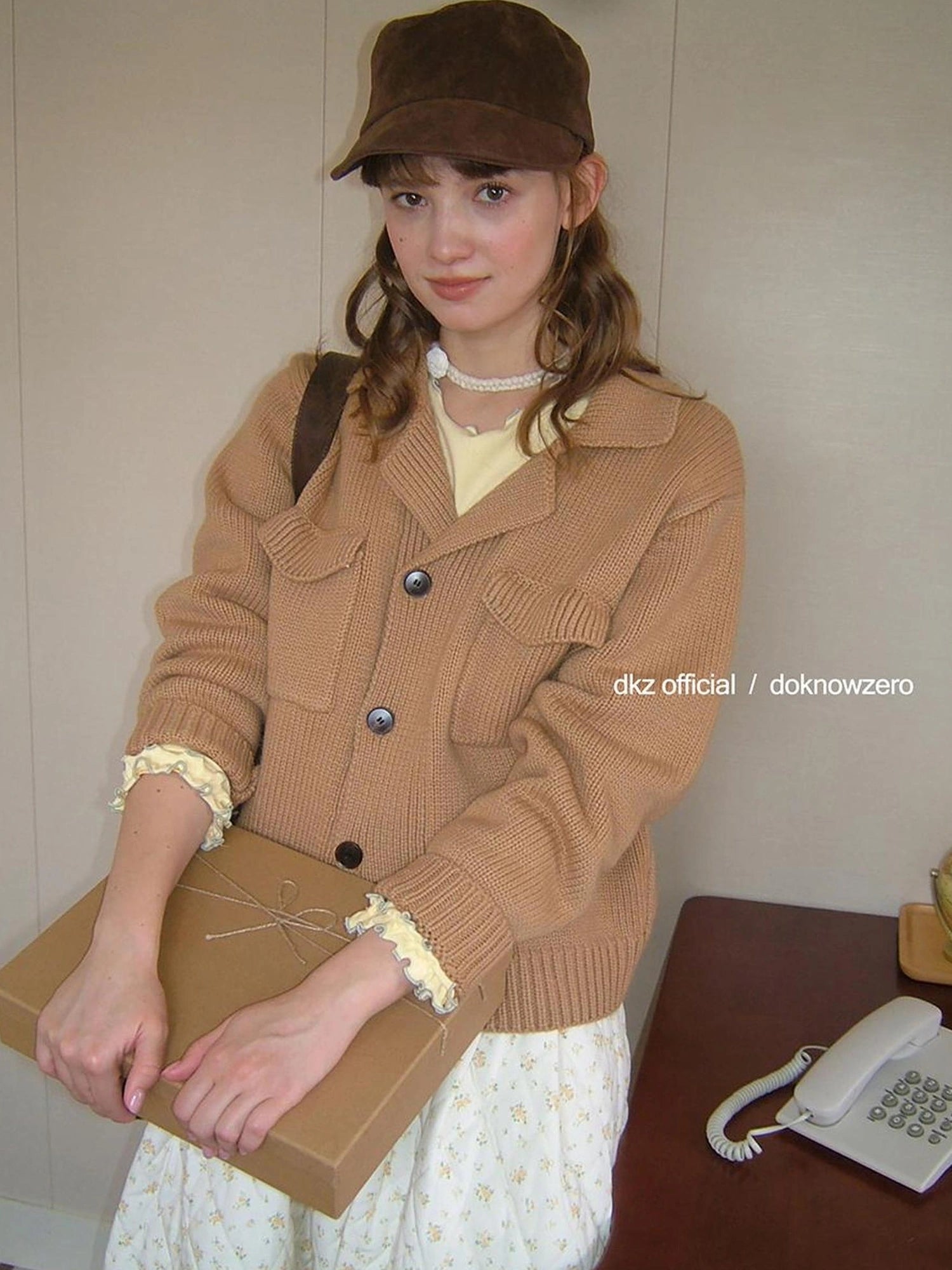 DKZ OFFICIAL Vintage Collar Knitted Cardigan