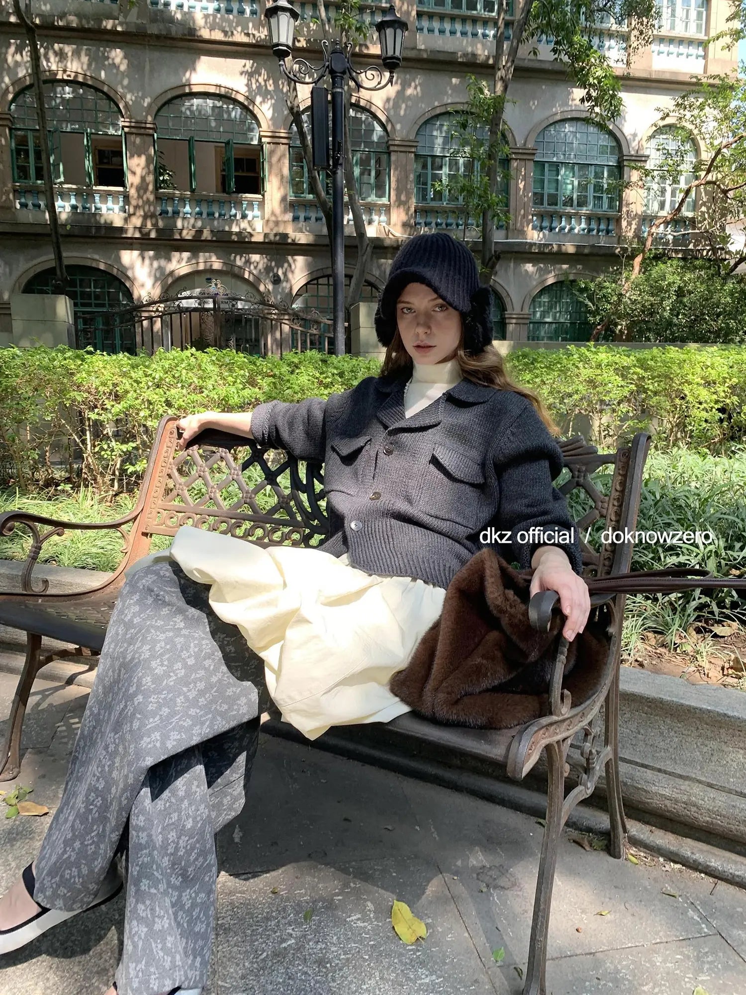 DKZ OFFICIAL Vintage Collar Knitted Cardigan