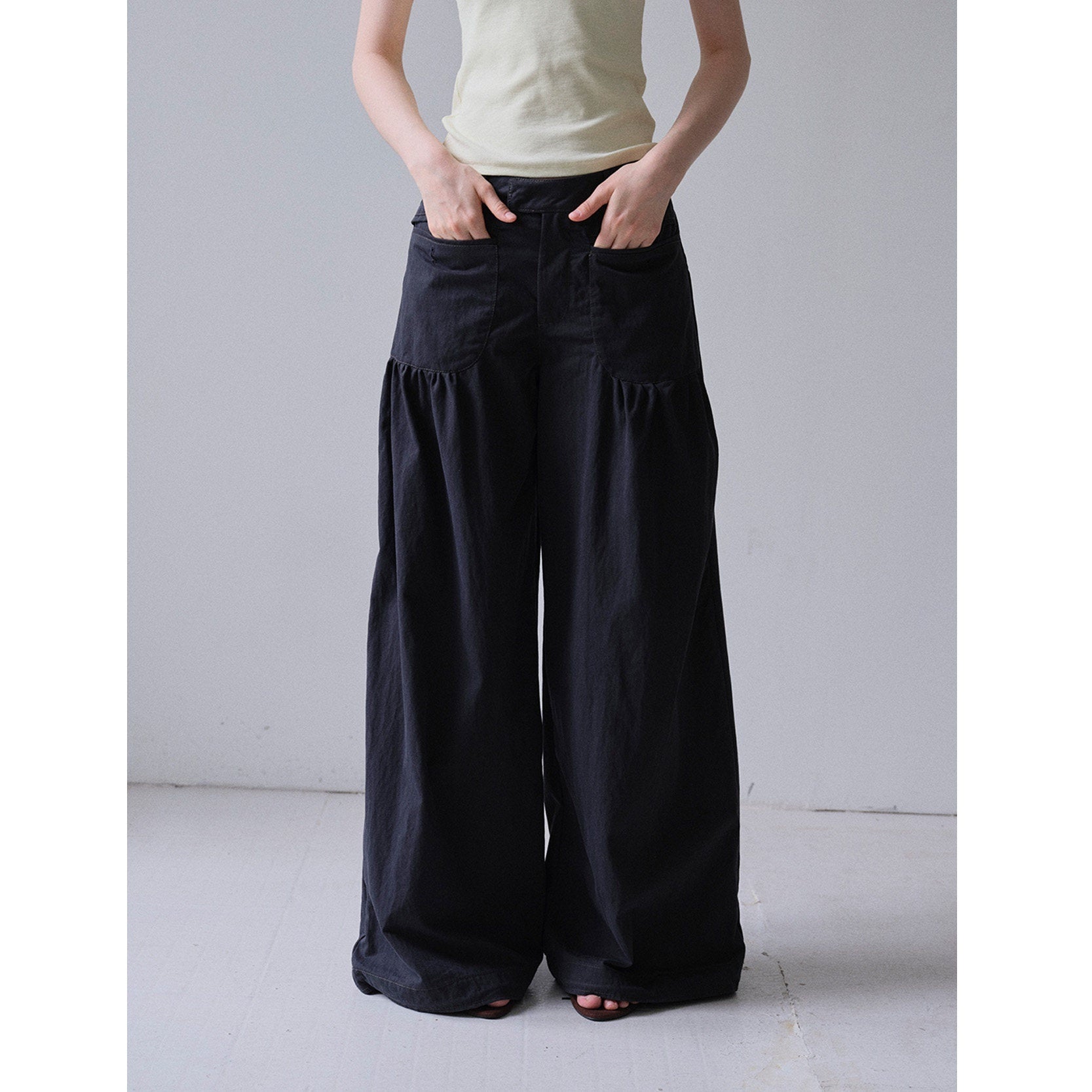 DKZ_OFFICIAL_Washed_Slot_Pocket_Drawcord_Hem_Women&