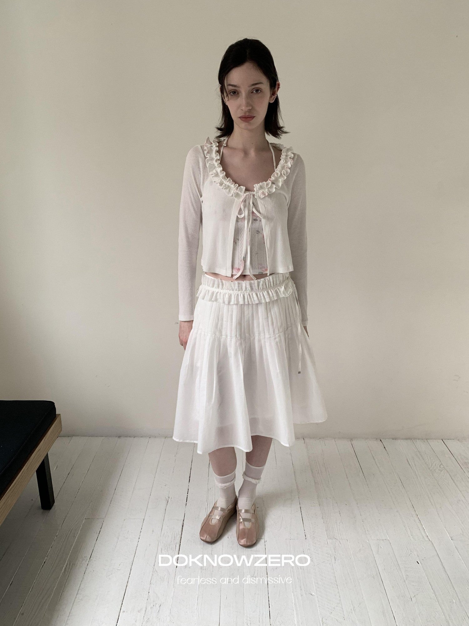 DKZ OFFICIAL White Floral Ruffle Knit Tie Cropped U Neck Two Piece Women&