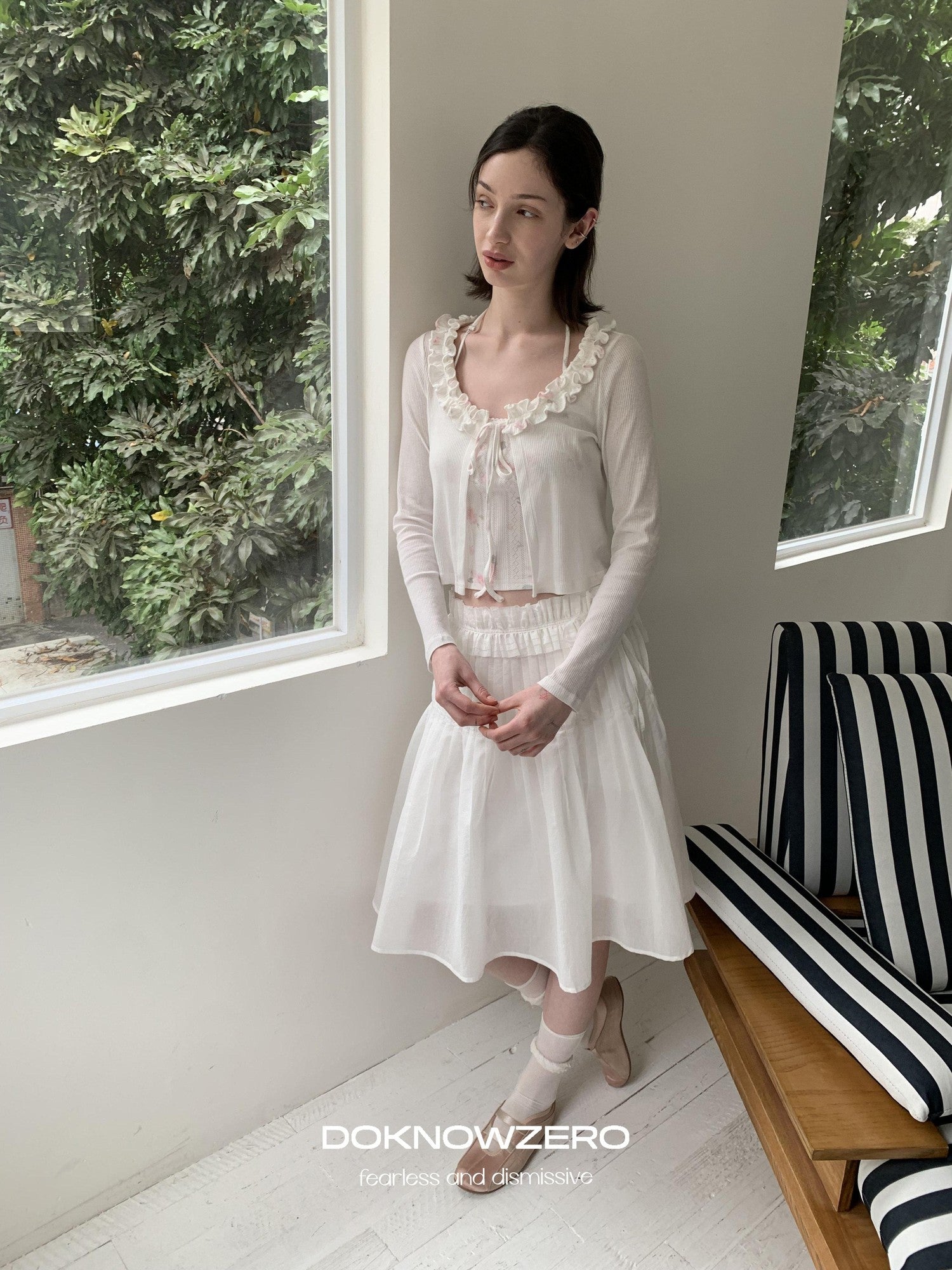 DKZ OFFICIAL White Floral Ruffle Knit Tie Cropped U Neck Two Piece Women&