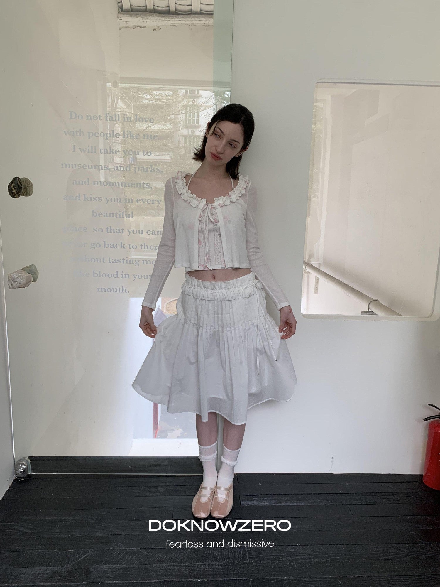 DKZ OFFICIAL White Floral Ruffle Knit Tie Cropped U Neck Two Piece Women&