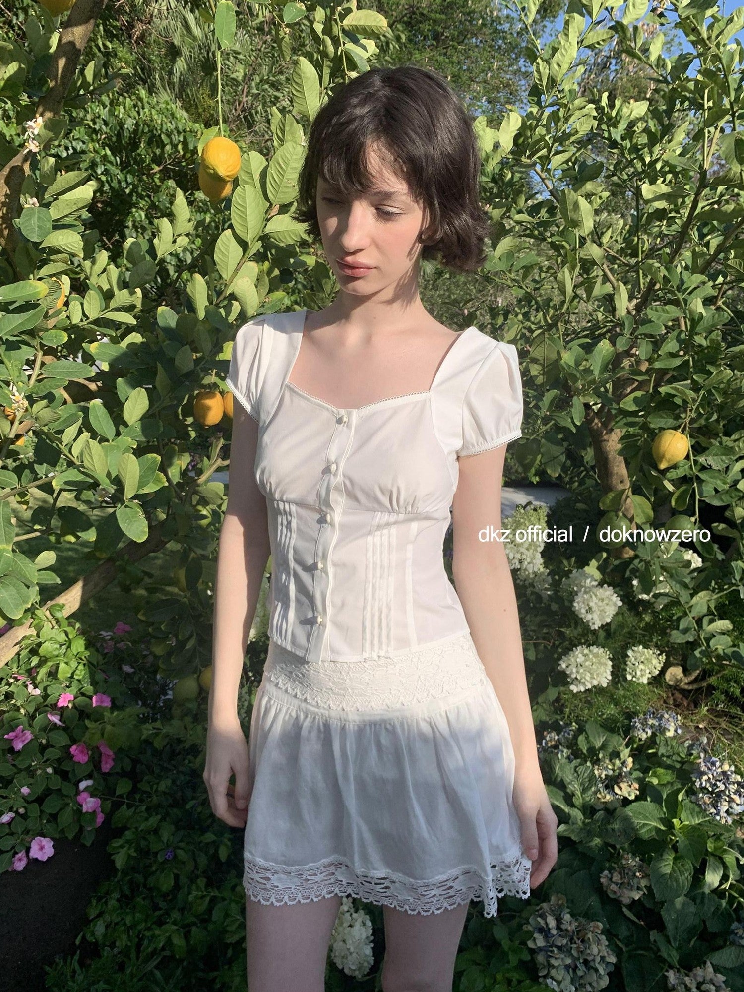 DKZ OFFICIAL White French Square Neck Button Women&