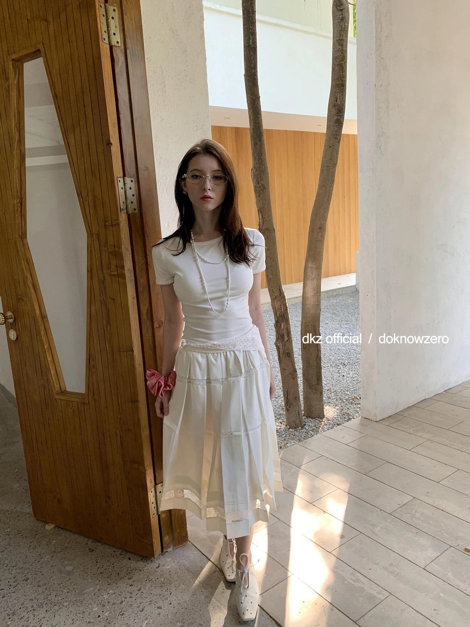 DKZ OFFICIAL White Lace Paneled A Line Pleated Skirt