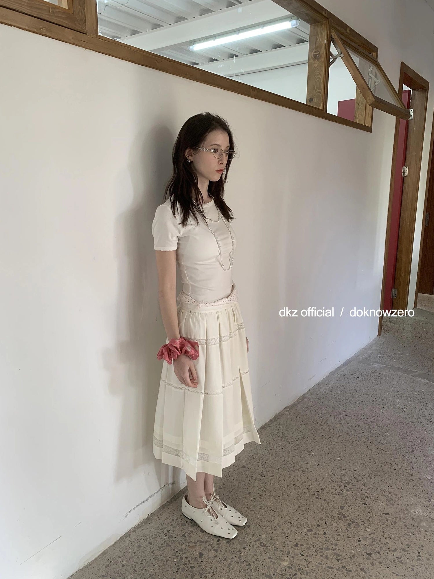 DKZ OFFICIAL White Lace Paneled A Line Pleated Skirt