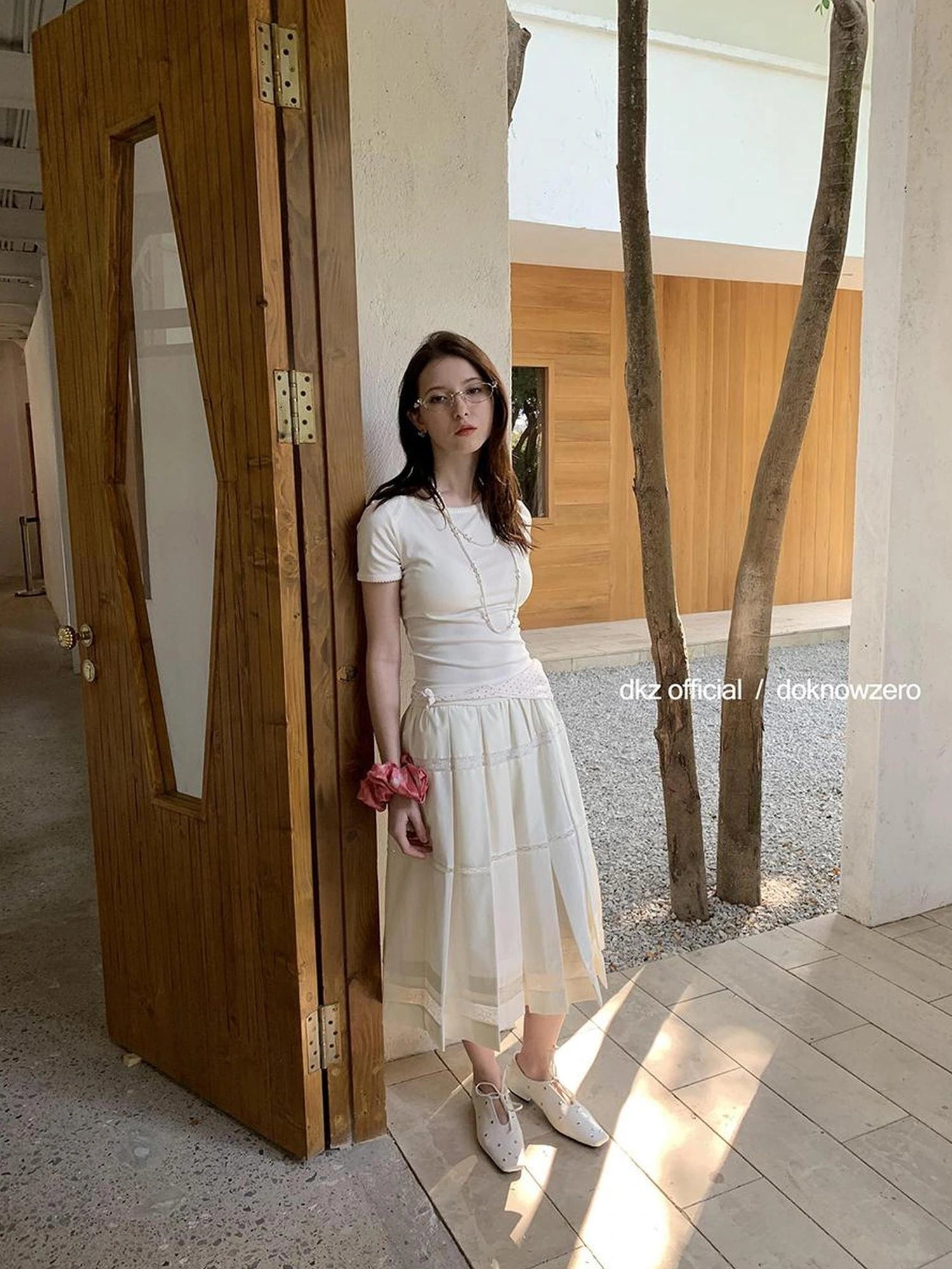 DKZ OFFICIAL White Lace Paneled A Line Pleated Skirt