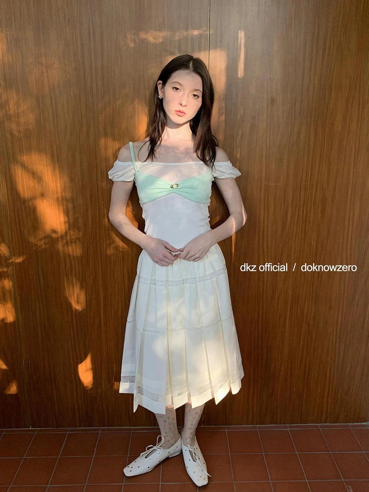 DKZ OFFICIAL White Lace Paneled A Line Pleated Skirt