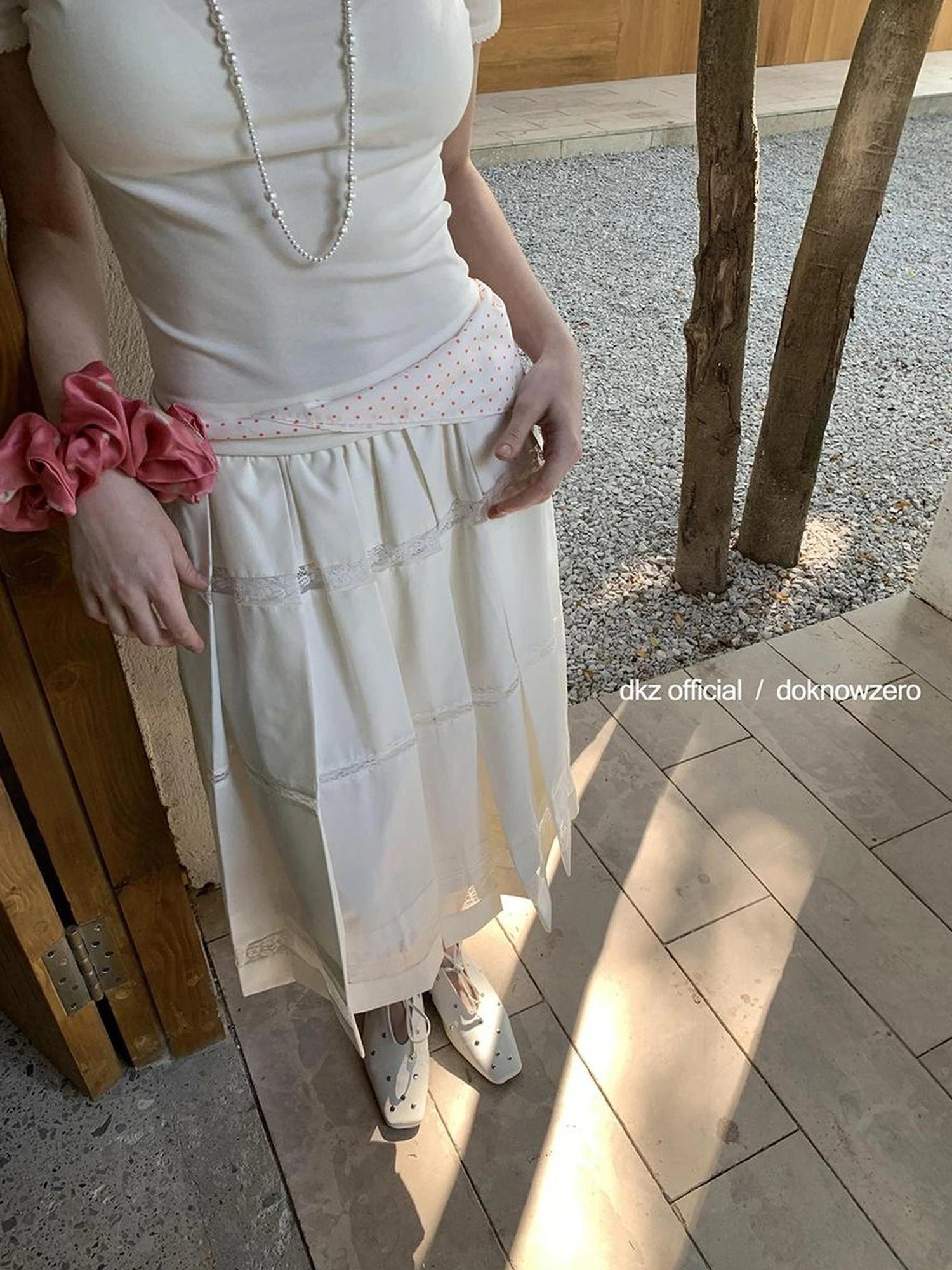DKZ OFFICIAL White Lace Paneled A Line Pleated Skirt